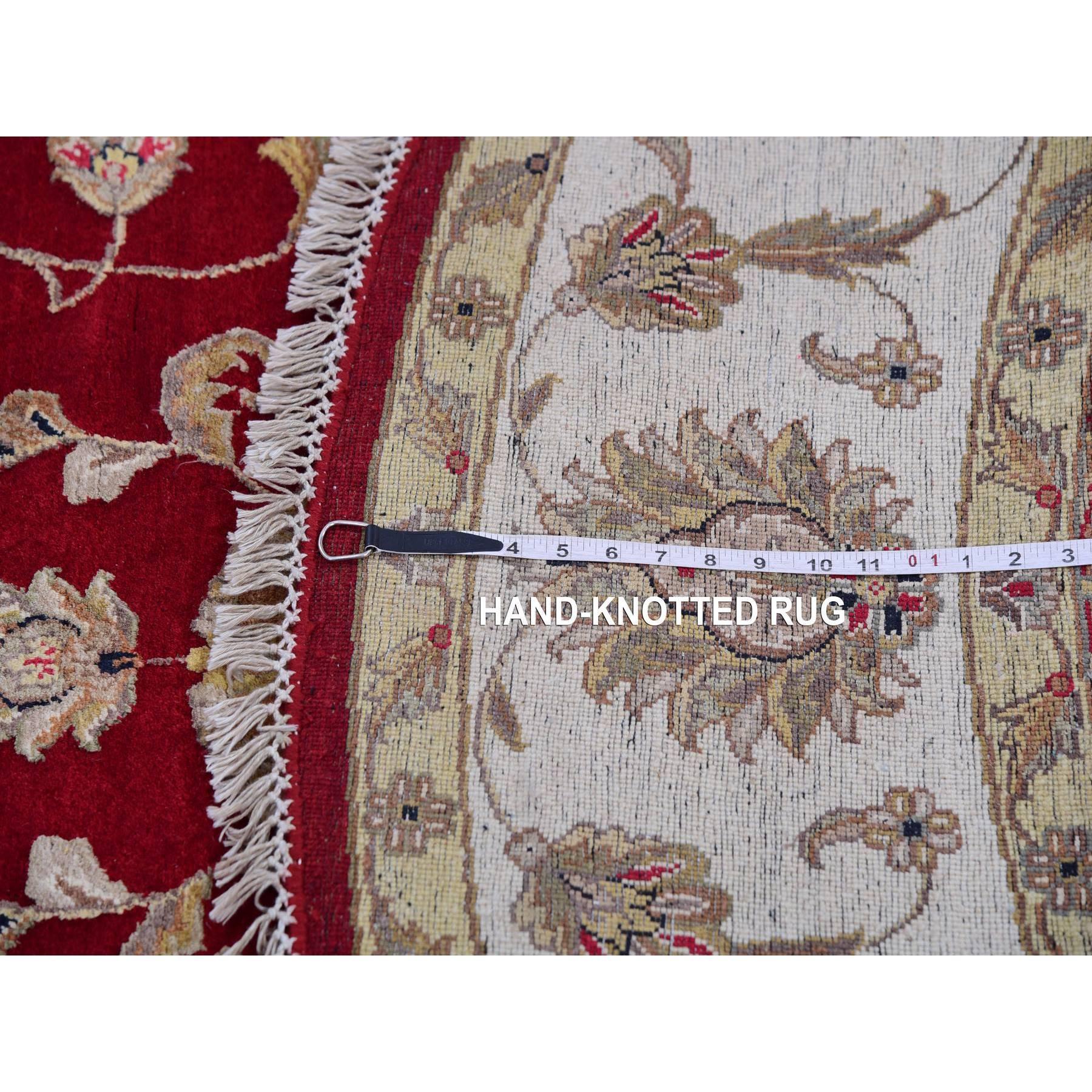 8'x8' Tapis rond en laine et soie rouge noué à la main Rajasthan Design Leaf Pattern en vente 3