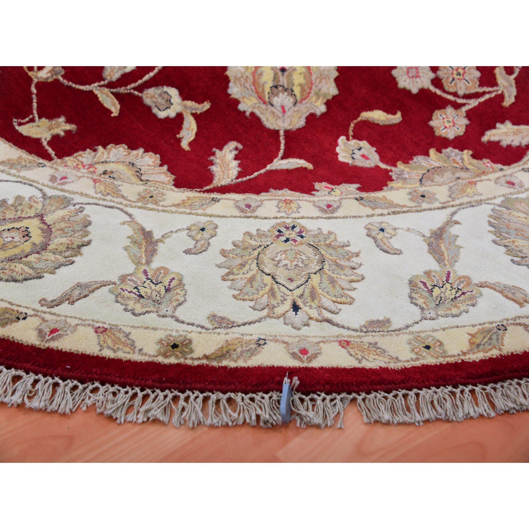 8'x8' Tapis rond en laine et soie rouge noué à la main Rajasthan Design Leaf Pattern Neuf - En vente à Carlstadt, NJ