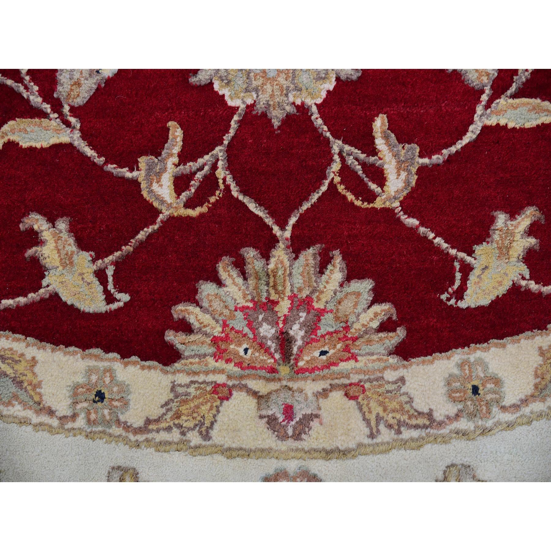 Laine 8'x8' Tapis rond en laine et soie rouge noué à la main Rajasthan Design Leaf Pattern en vente