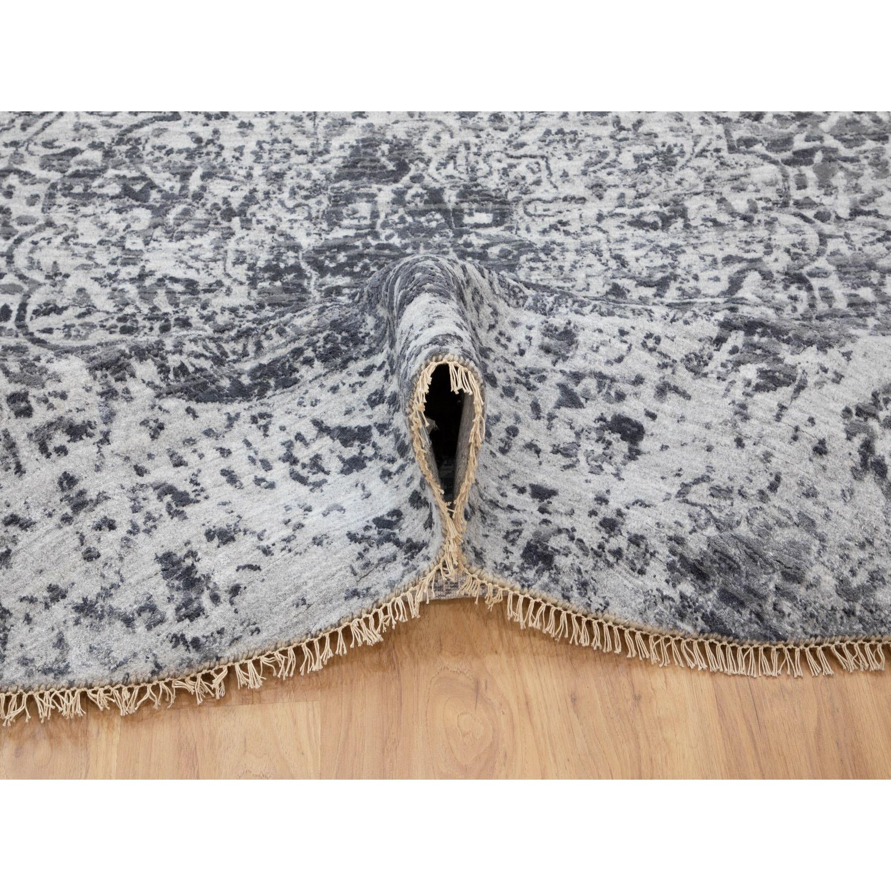 8'x8' Round Broken Persian Design Wool and Pure Silk Hand Knotsted Rug (tapis noué à la main) Neuf - En vente à Carlstadt, NJ
