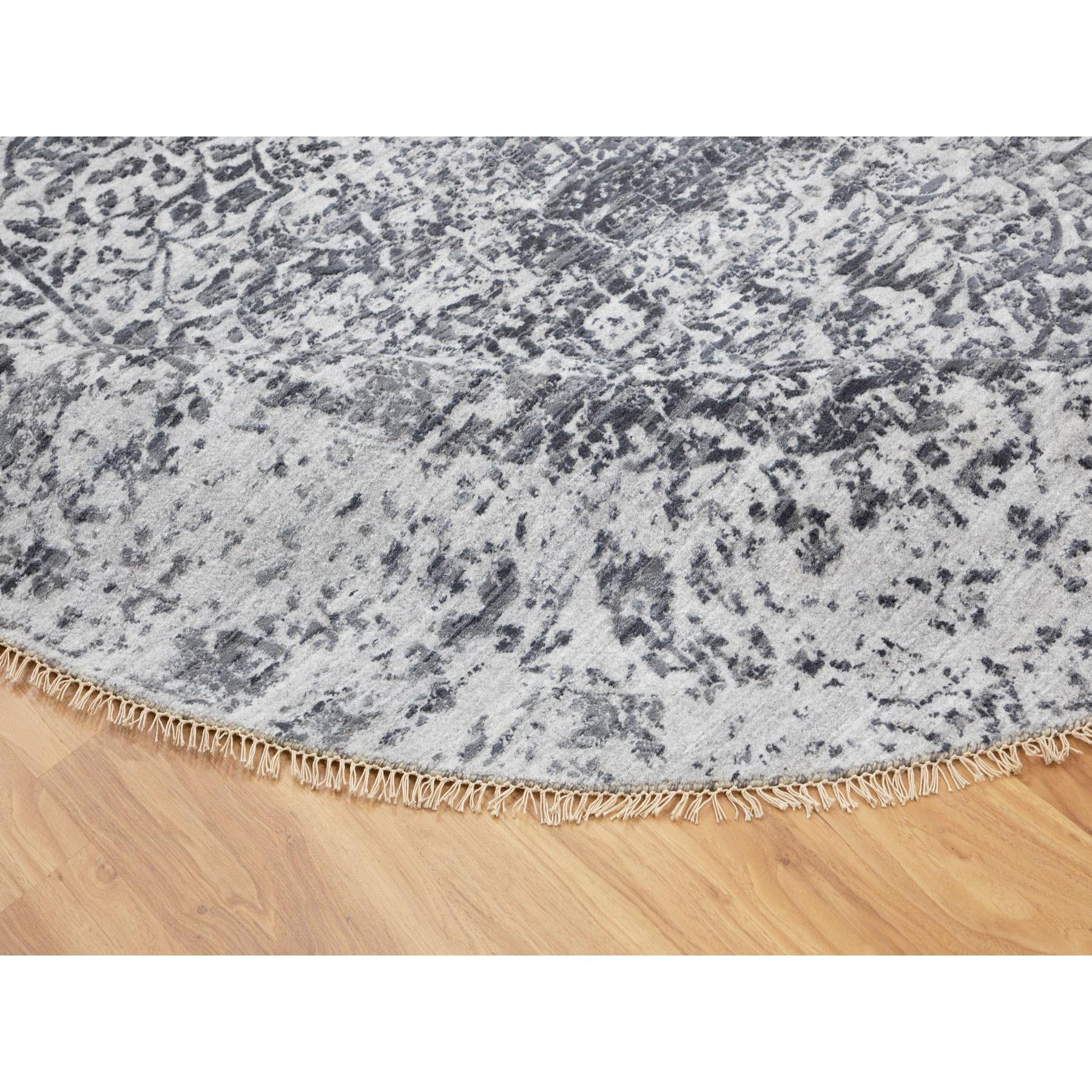 XXIe siècle et contemporain 8'x8' Round Broken Persian Design Wool and Pure Silk Hand Knotsted Rug (tapis noué à la main) en vente