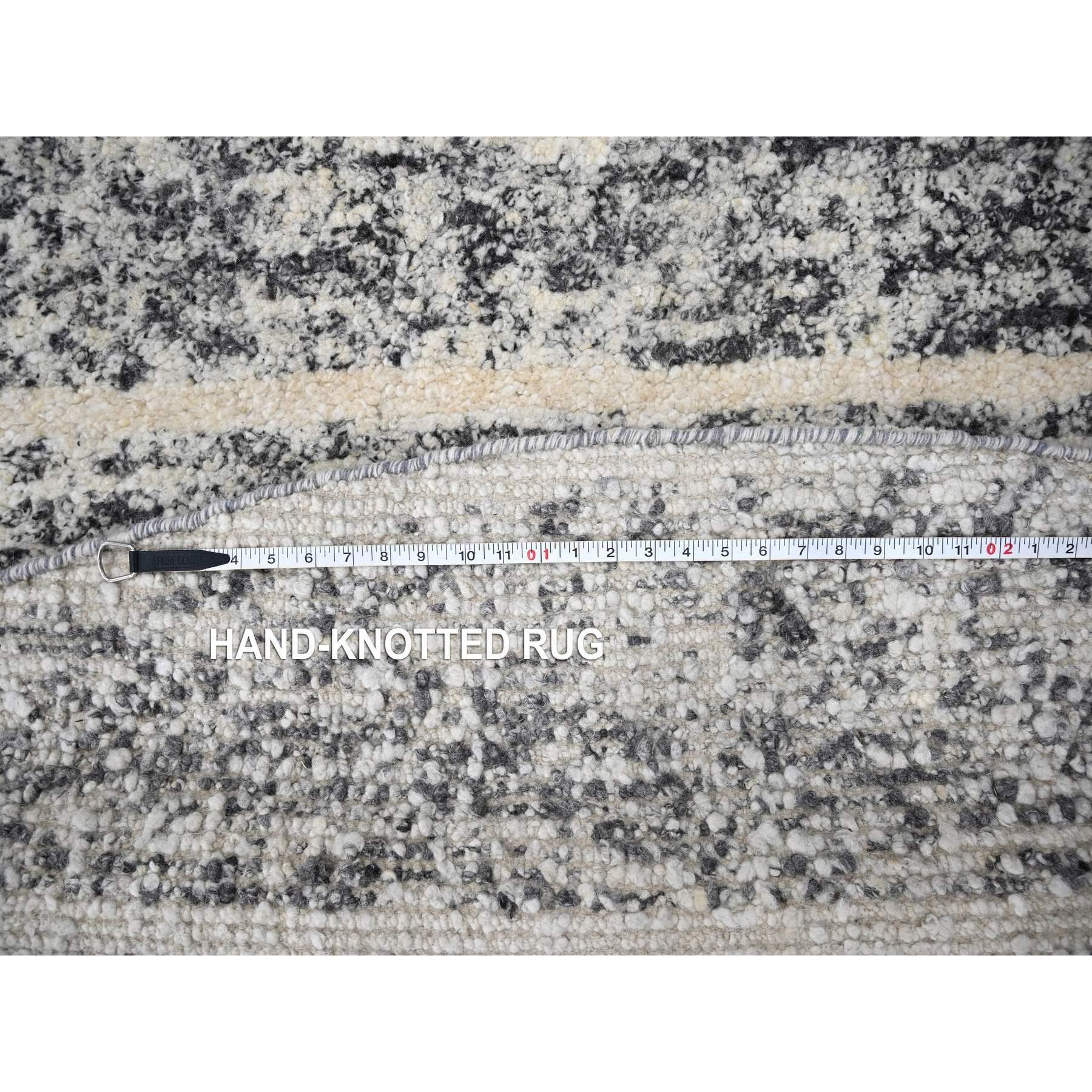 Laine Tapis rond en laine nouée à la main 8'x8' Salt and Pepper Modern Striae Design en vente