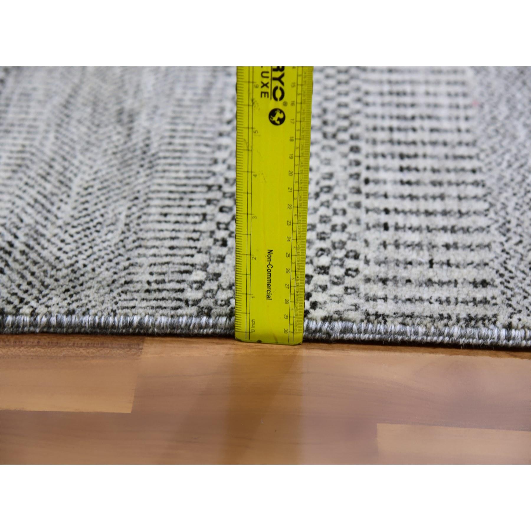 8'x8' Silver Gray Grass Design Undyed 100% Wool Hand Knotted Square Rug For Sale 3