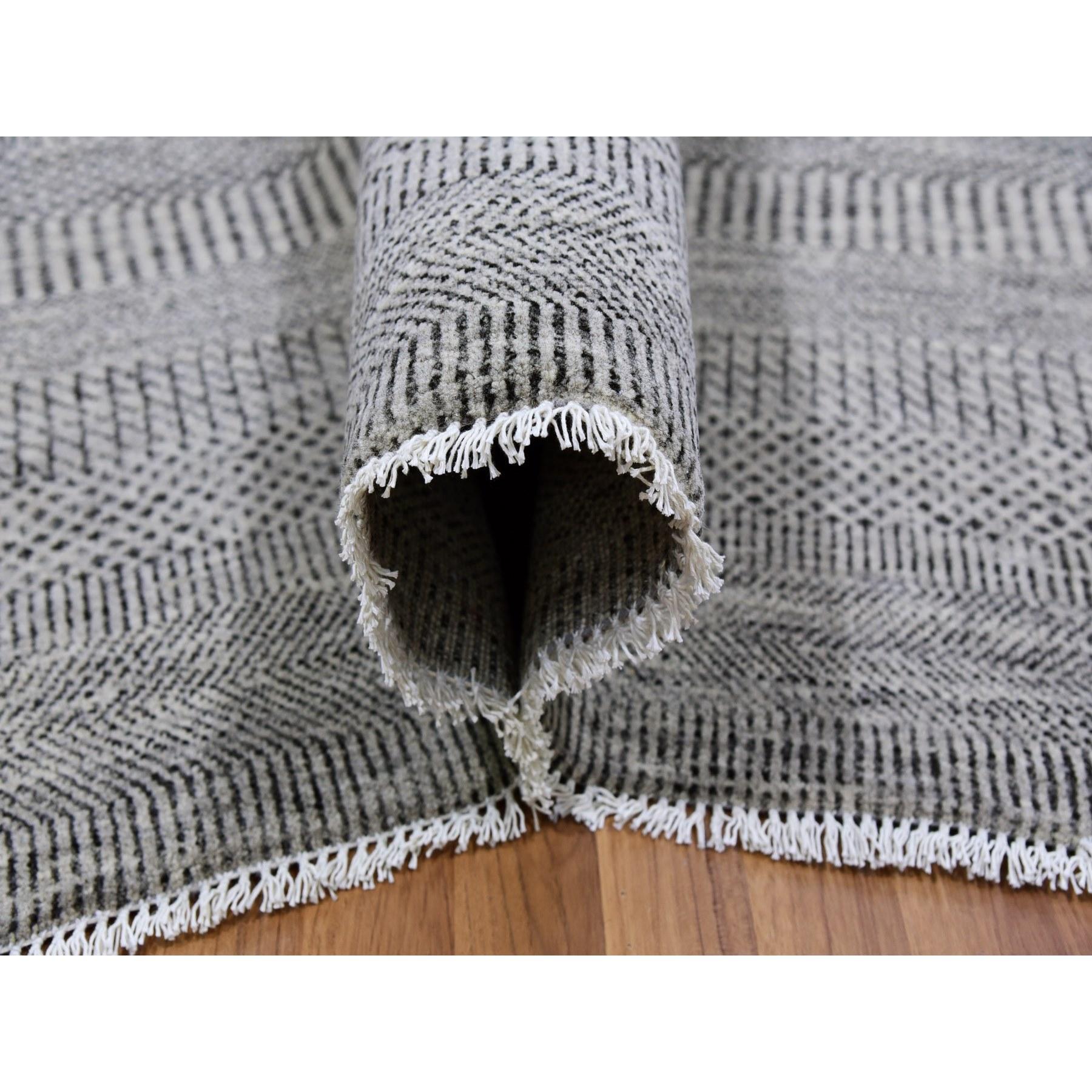 Hand-Knotted 8'x8' Silver Gray Grass Design Undyed 100% Wool Hand Knotted Square Rug For Sale