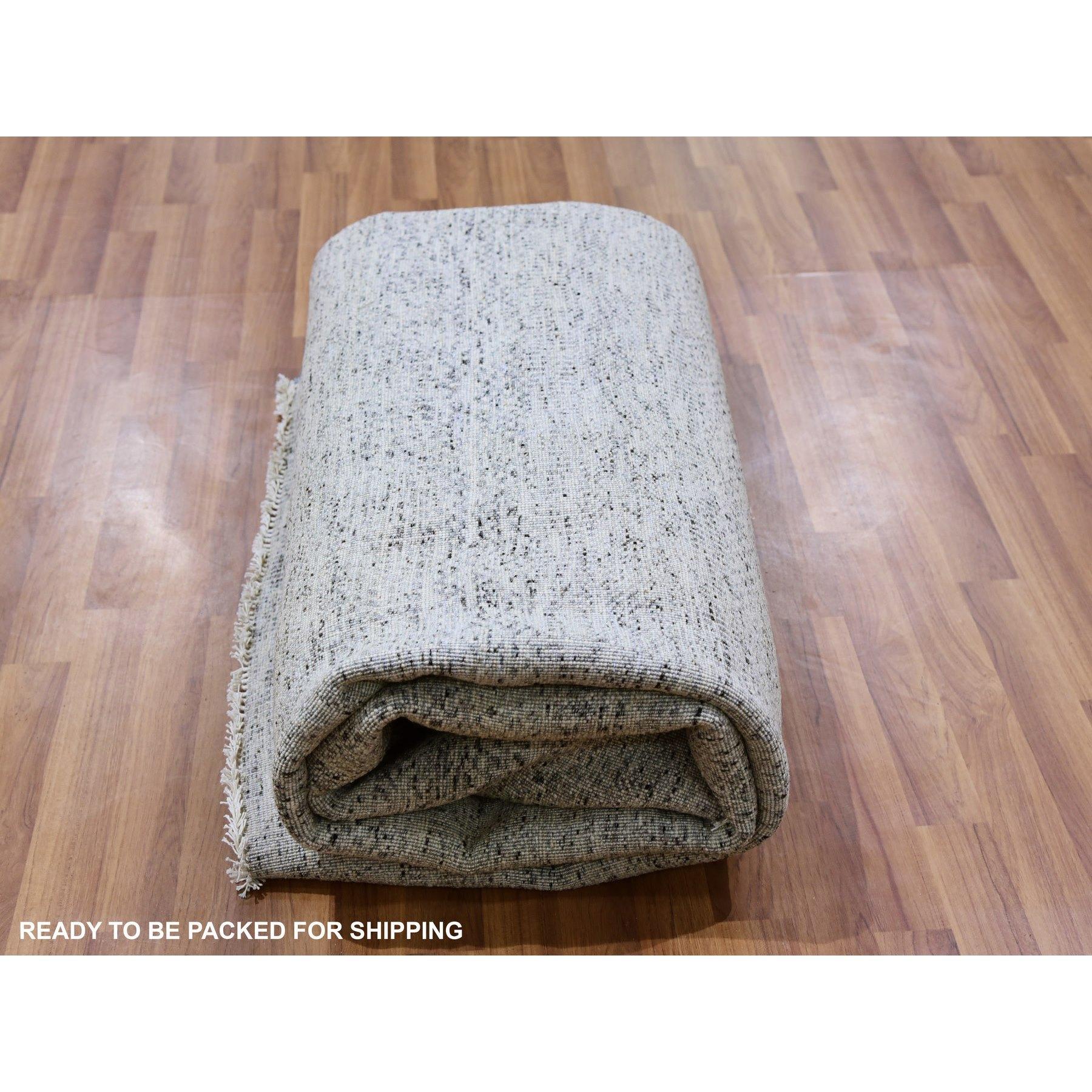 8'x8' Silver Gray Undyed Wool Grass Design Tappeto Orientale Quadrato Annodato a Mano in vendita 1