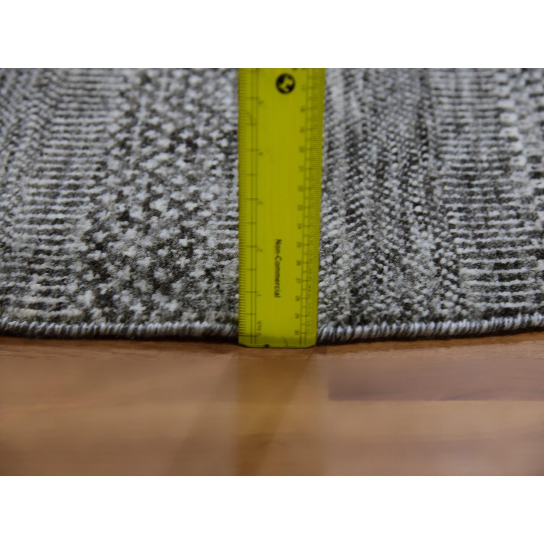 8'x8' Solide Grau Hand geknüpft Undyed 100% Wolle Modern Grass Design Runde Teppich im Angebot 3
