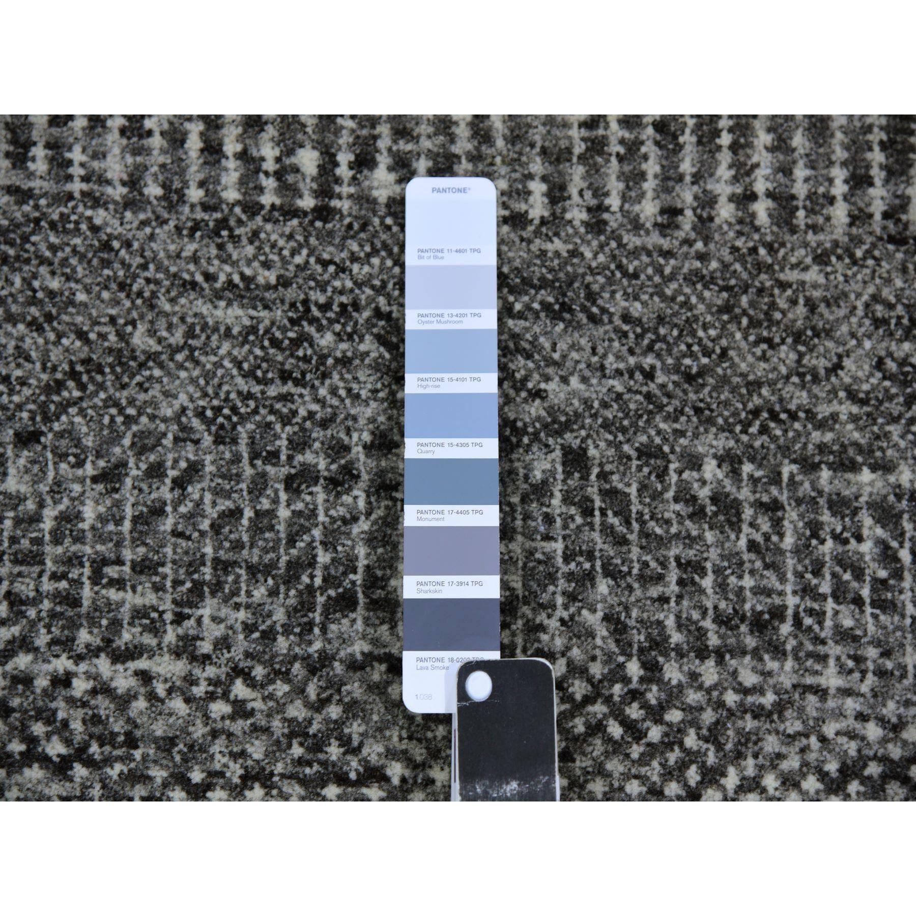 8'x8' Solide Grau Hand geknüpft Undyed 100% Wolle Modern Grass Design Runde Teppich (21. Jahrhundert und zeitgenössisch) im Angebot