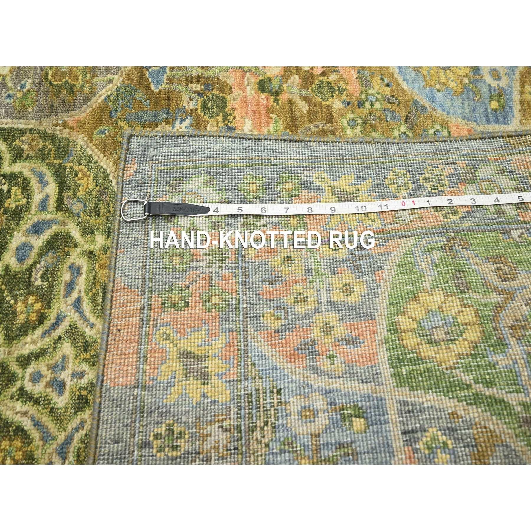 8'x8' Swamp Green, Crocodile Safari Design, Pure Silk Hand Knotted Round Rug (tapis rond en soie pure noué à la main) en vente 3