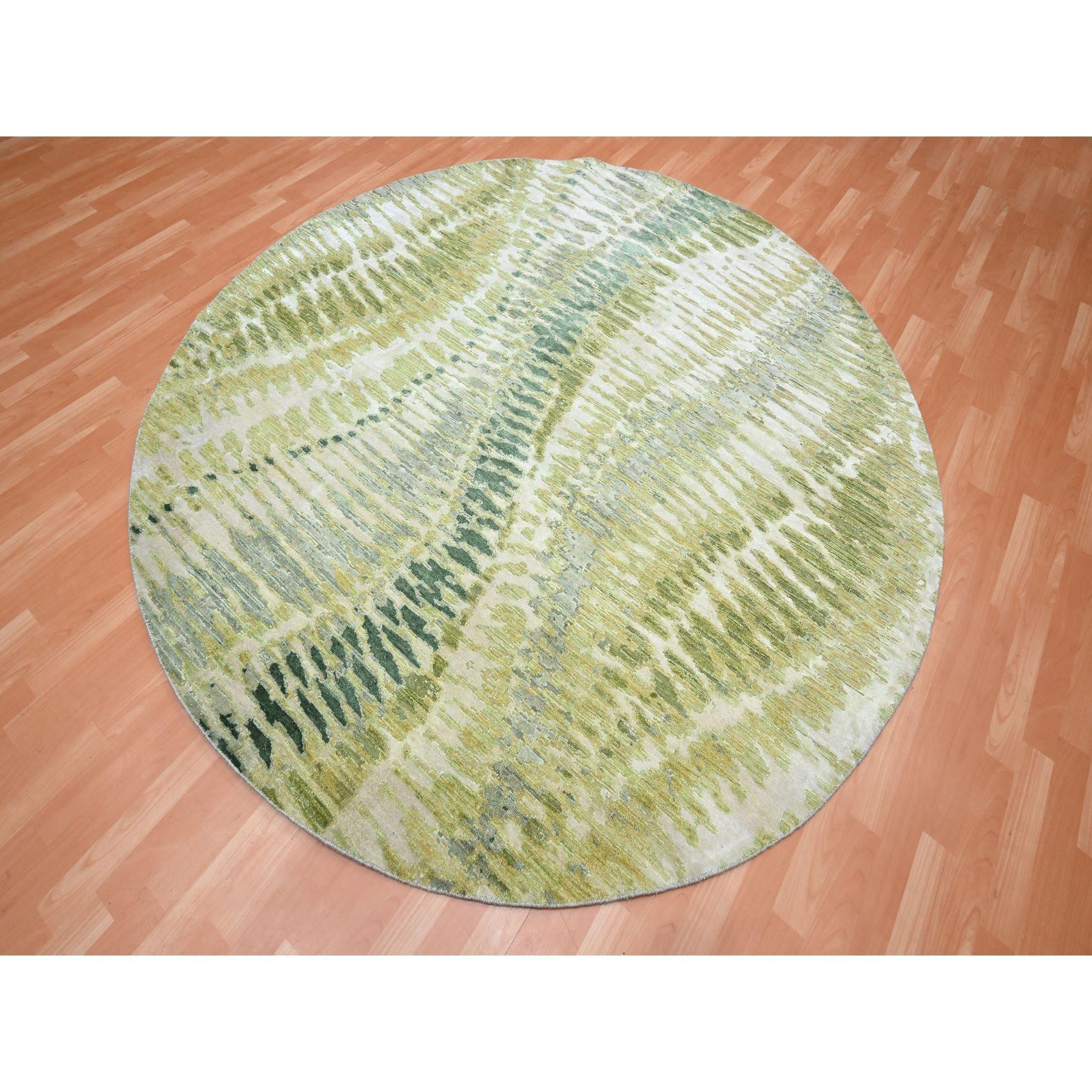 Moderne 8'x8' Swamp Green, Crocodile Safari Design, Pure Silk Hand Knotted Round Rug (tapis rond en soie pure noué à la main) en vente