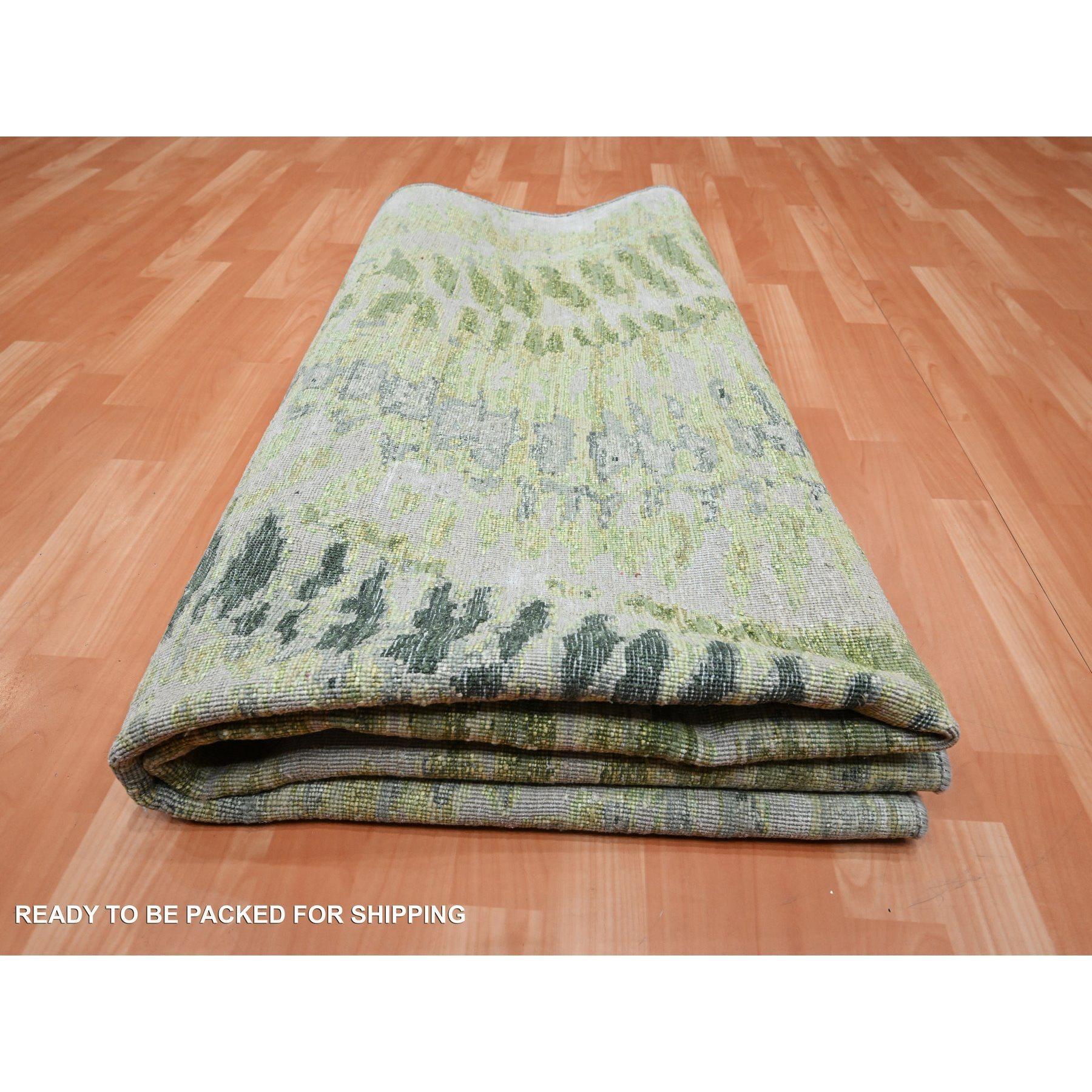 8'x8' Swamp Green, Crocodile Safari Design, Pure Silk Hand Knotted Round Rug (tapis rond en soie pure noué à la main) en vente 1