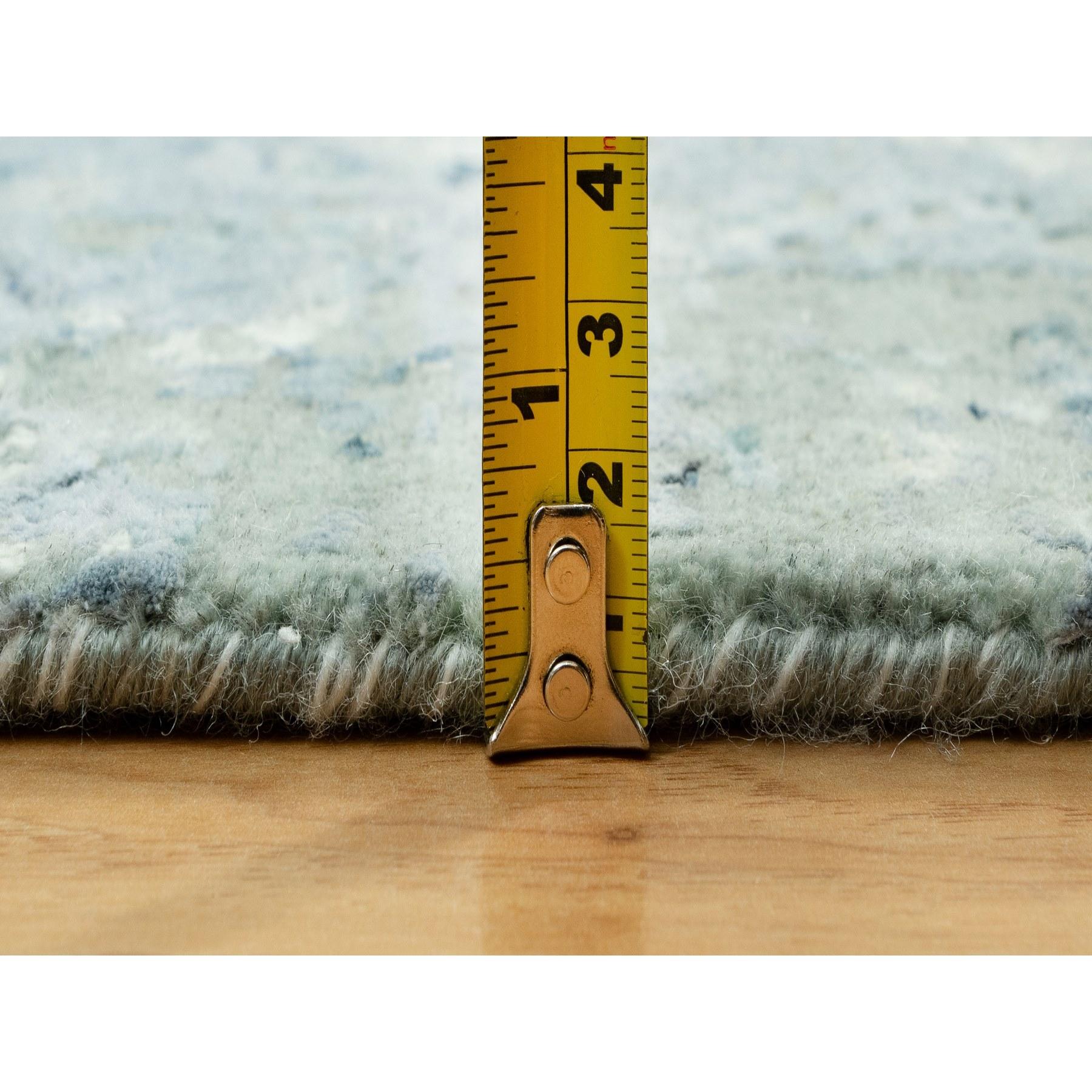 8'x8' Bleu Tiffeny, tapis noué à la main Broken and Erased, Persian Tabriz Design Rug en vente 3