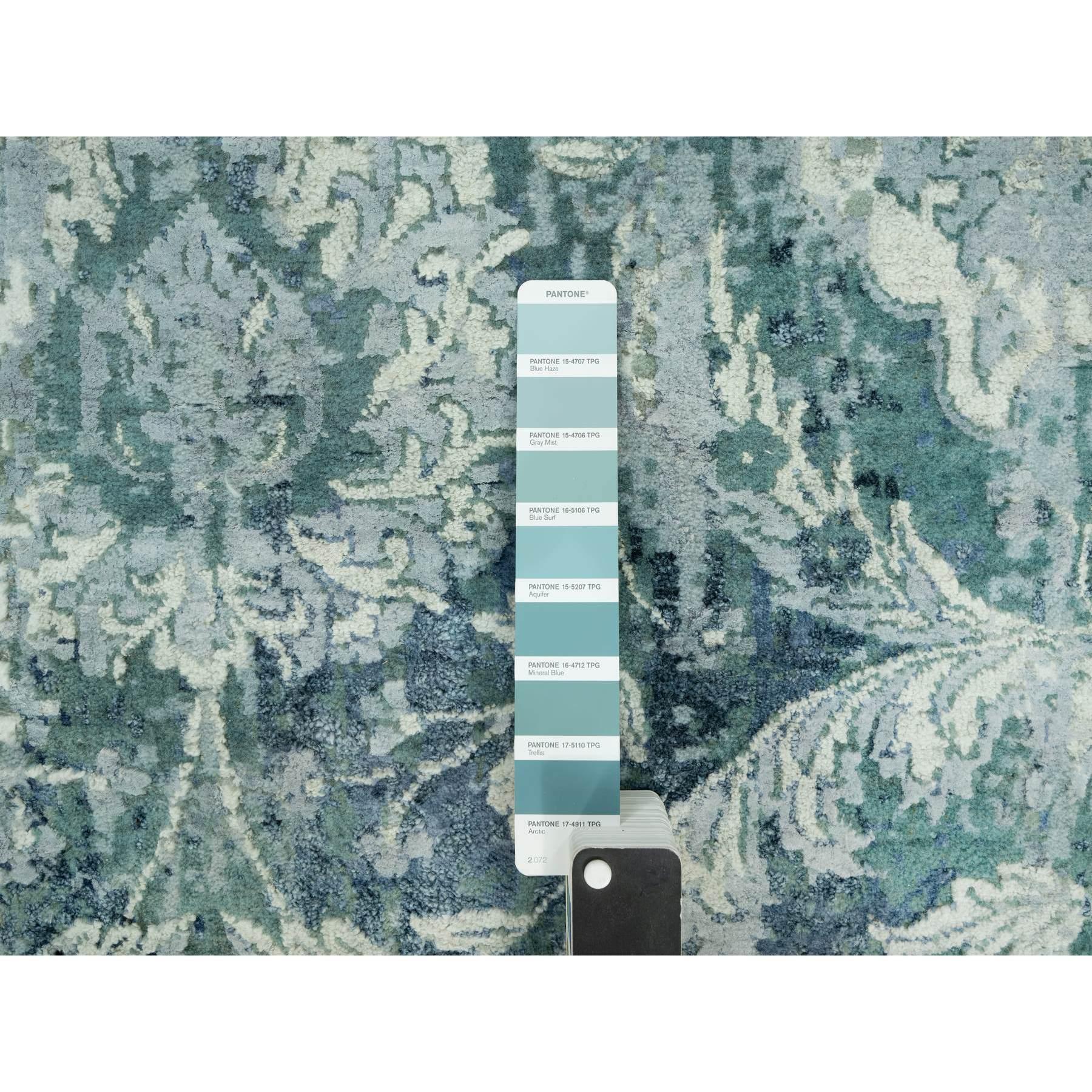 Laine 8'x8' Bleu Tiffeny, tapis noué à la main Broken and Erased, Persian Tabriz Design Rug en vente