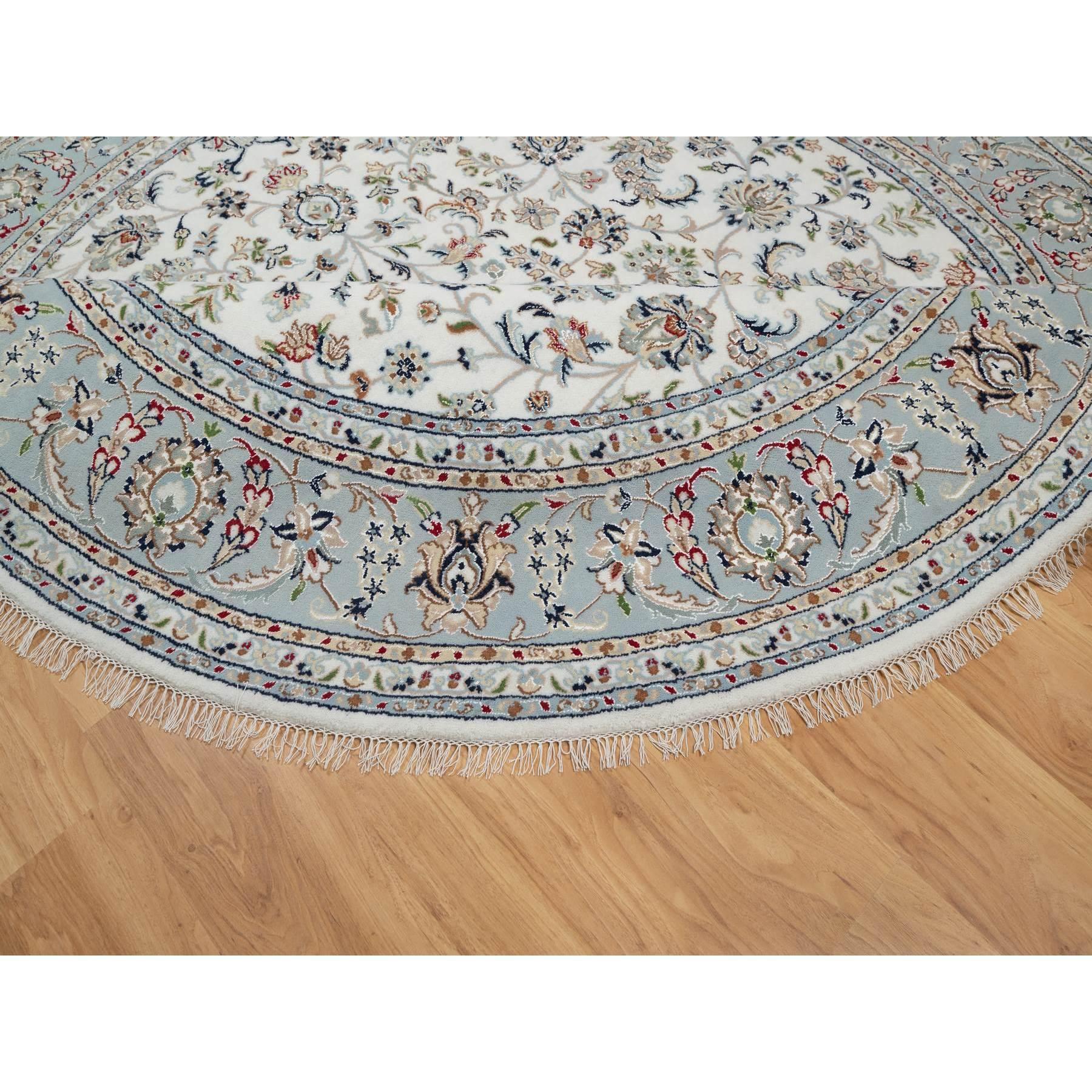 Tapis rond en laine et soie 8'x8' Blanc 250 KPSI Nain avec All Over Floral Design Neuf - En vente à Carlstadt, NJ