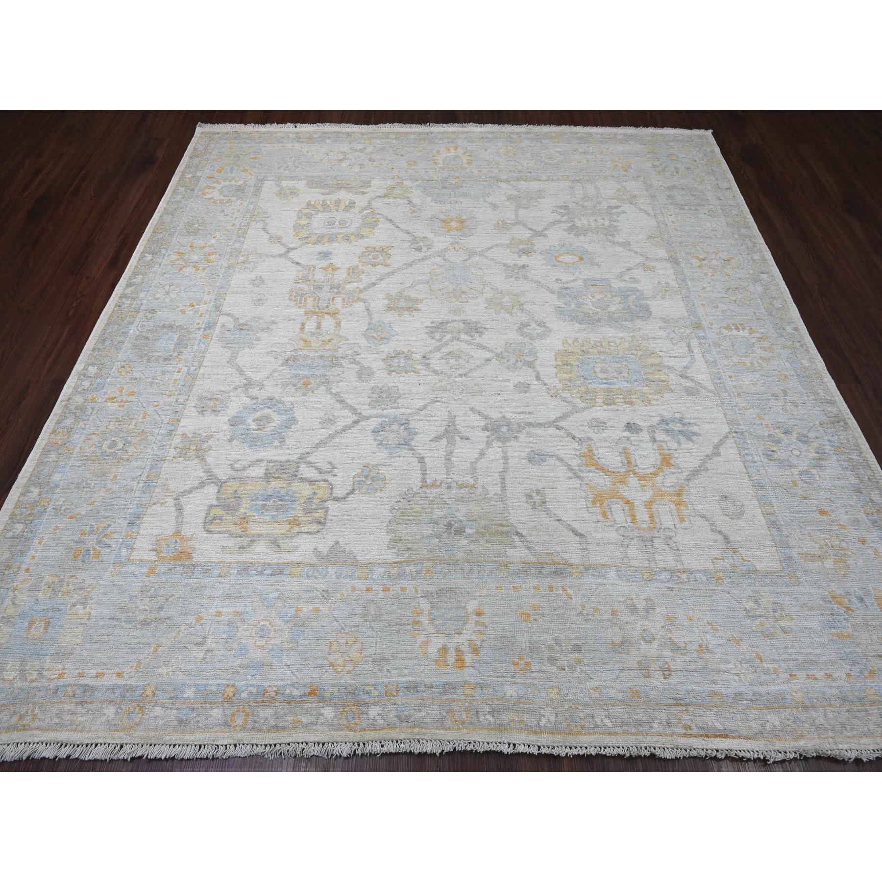 Bianco perla, annodato a mano, Afghan Angora Oushak con motivo all over, tinture vegetali, pura lana, quadrato, Tappeto orientale
Materiali primari: Lana
Lattice: No Pile 
altezza: 0,25 pollici
Stile: Di transizione
Colore primario: Avorio
Colori