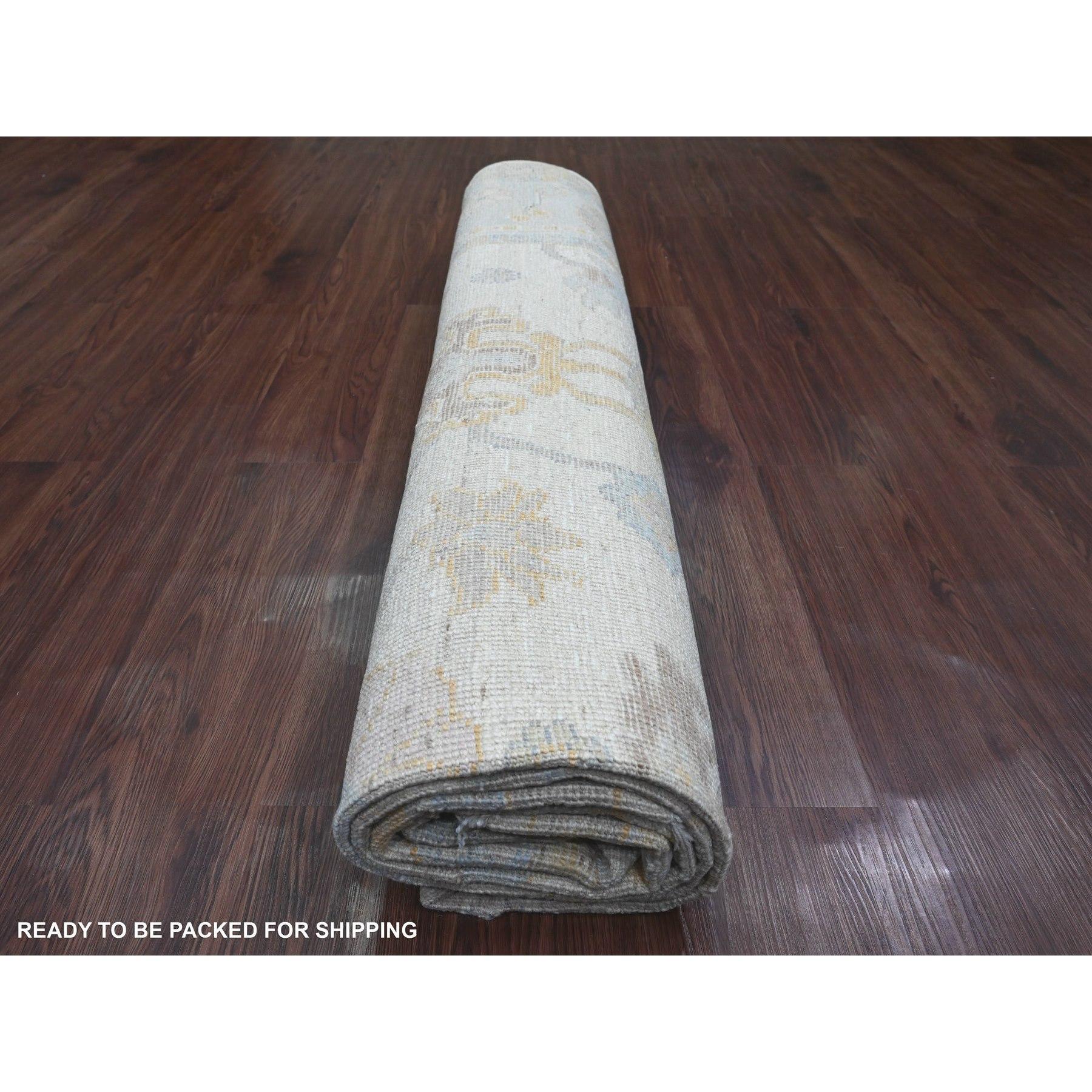 8'x8' White Hand Knotted Afghan Angora Oushak Leaf Design Wool Square Rugs (Tappeto quadrato in lana) in vendita 2