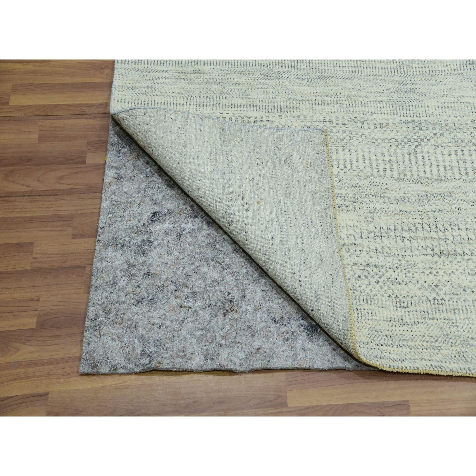 Indien 8'x8' White Modern Grass Tapis oriental carré noué à la main ton sur ton en vente