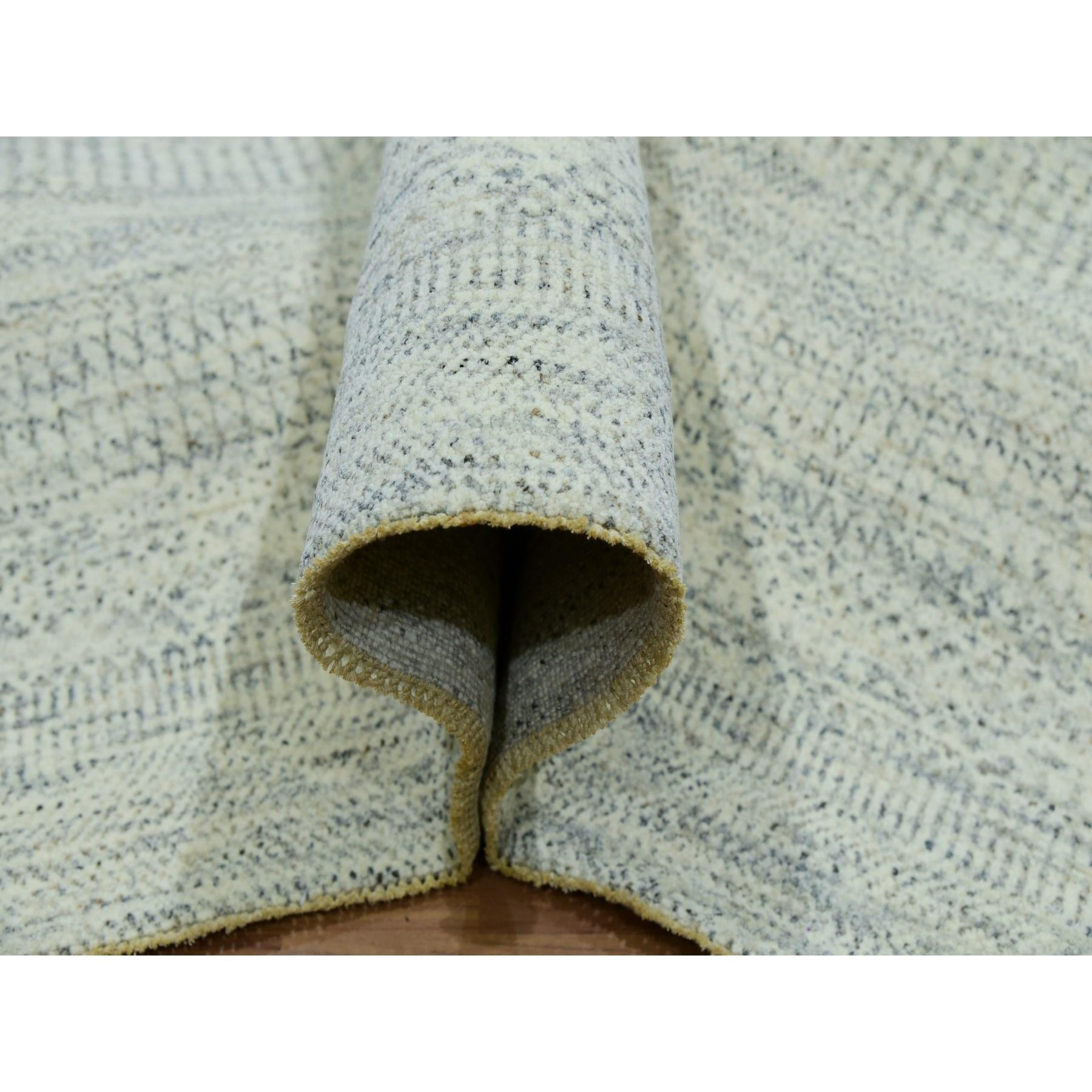 Noué à la main 8'x8' White Modern Grass Tapis oriental carré noué à la main ton sur ton en vente