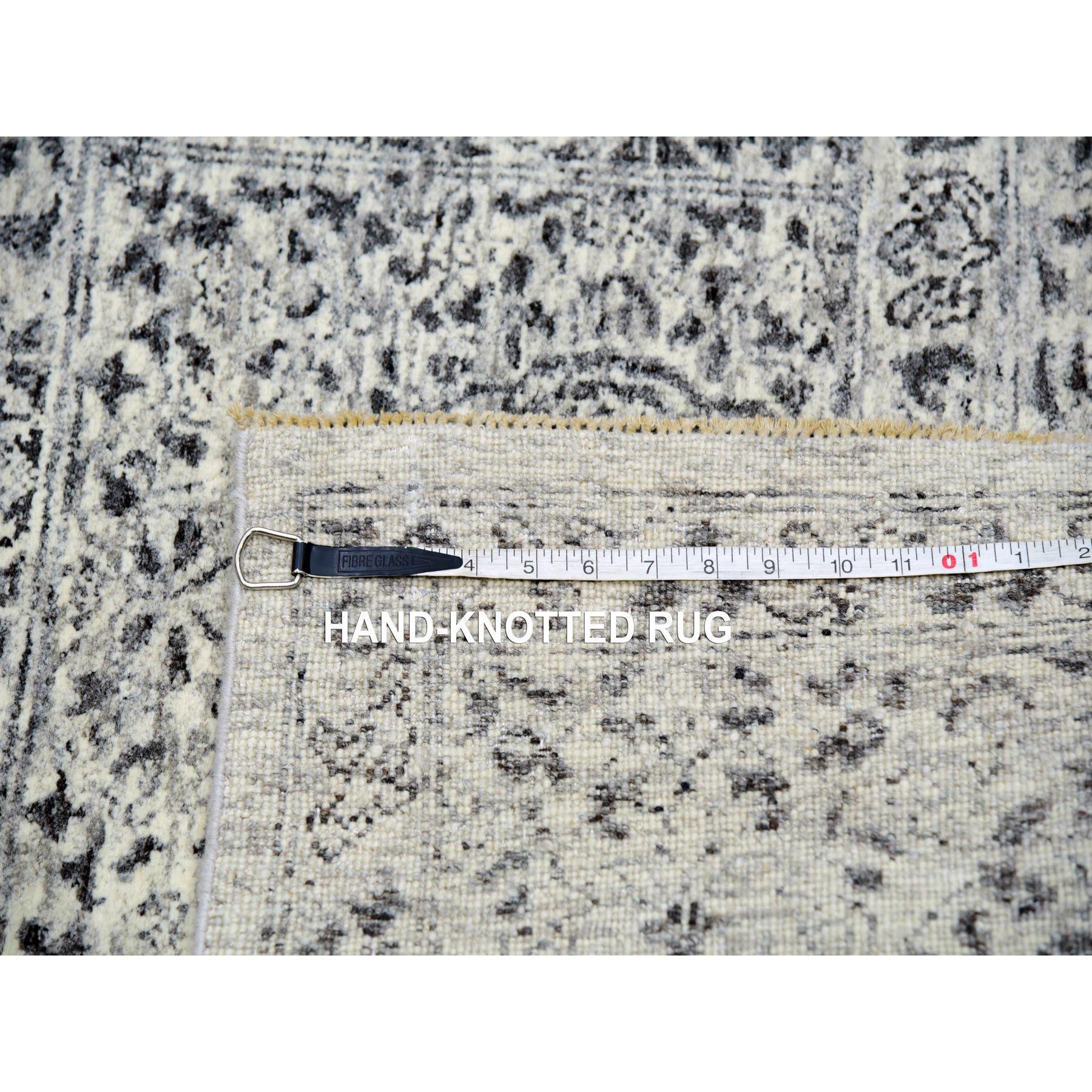 8'x8' Tappeto orientale quadrato in lana della dinastia Mamluke non colorato e annodato a mano in vendita 3