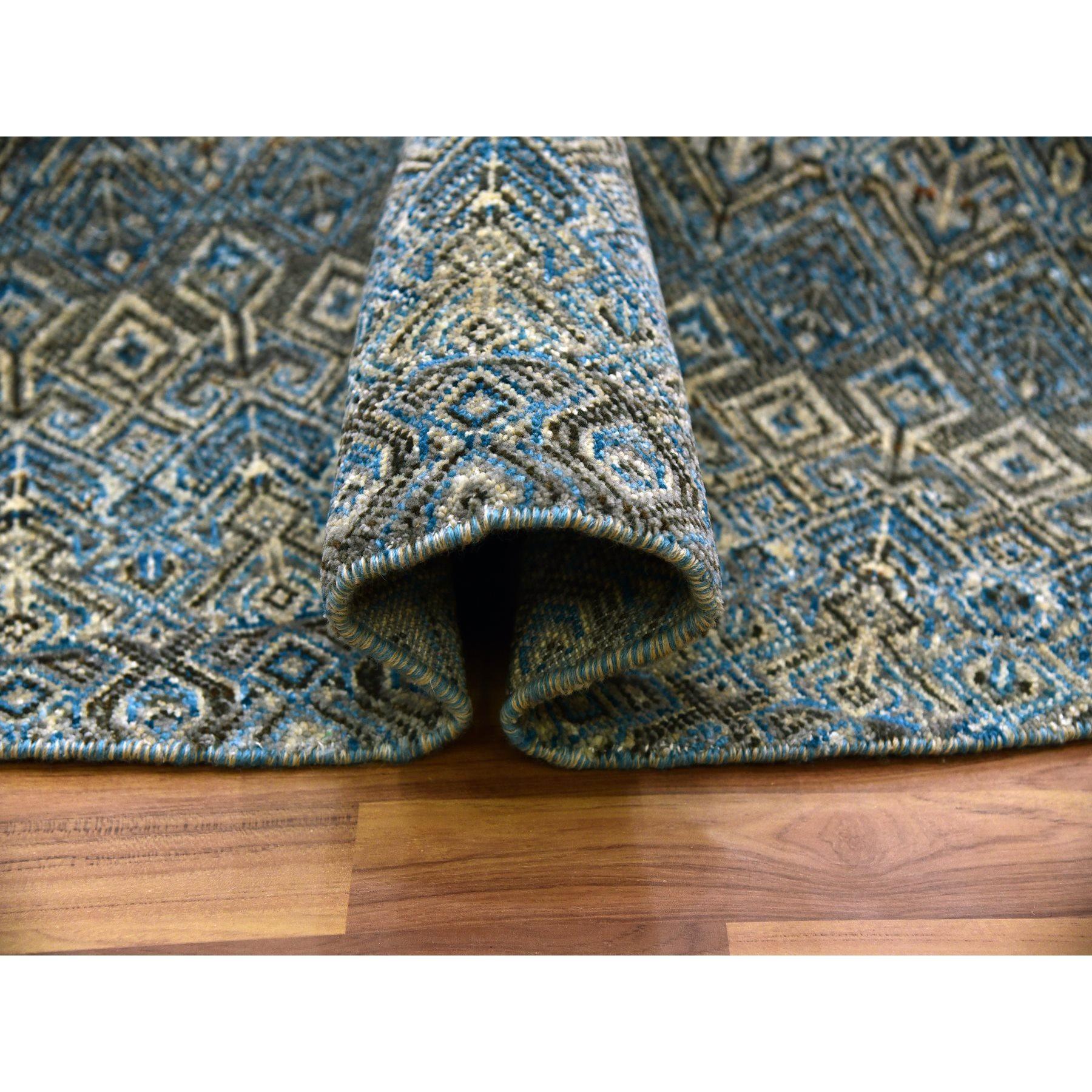 Noué à la main 8'x8' Yale Blue Herat Small Repetitive Design Plush Wool Hand Knotsted Round Rug (Tapis rond en laine nouée à la main) en vente