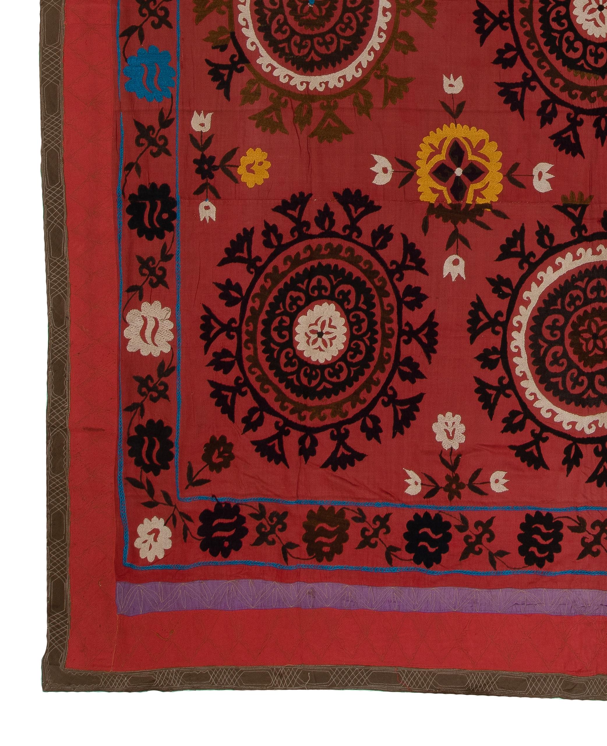 Ouzbek 8x8.7 Ft Silk Embroidery Large Bed Cover, Maroon Red Table Nappe, Vintage Throw en vente