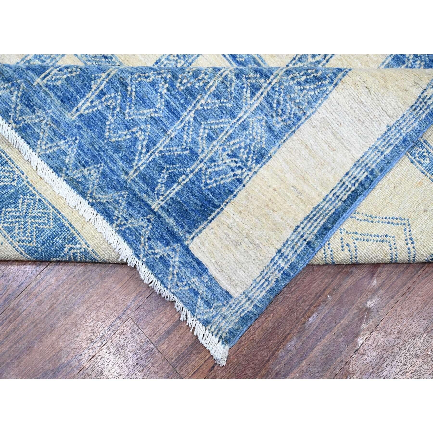 8'x9' Denim Blau Fein Peshawar Weiche Wolle Handgeknüpft TeppichOriental Rug (21. Jahrhundert und zeitgenössisch) im Angebot
