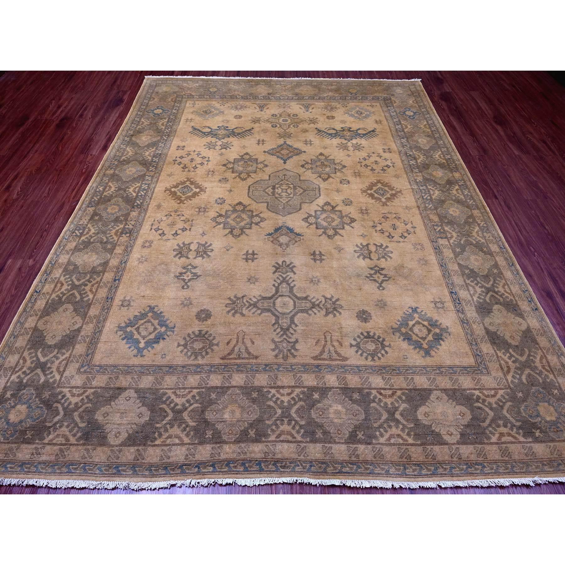 Kaffeebraun, Overdyed Kazak mit geometrischem Blattmuster, 100% Wolle, handgeknüpft, Orientteppich
Primäre MATERIALIEN: Wolle
Latex: Kein Flor 
Höhe: 0,25 Zoll
Stil: Traditionell
Grundfarbe: Braun
Sekundärfarben: Keine
Muster: Orientalisch