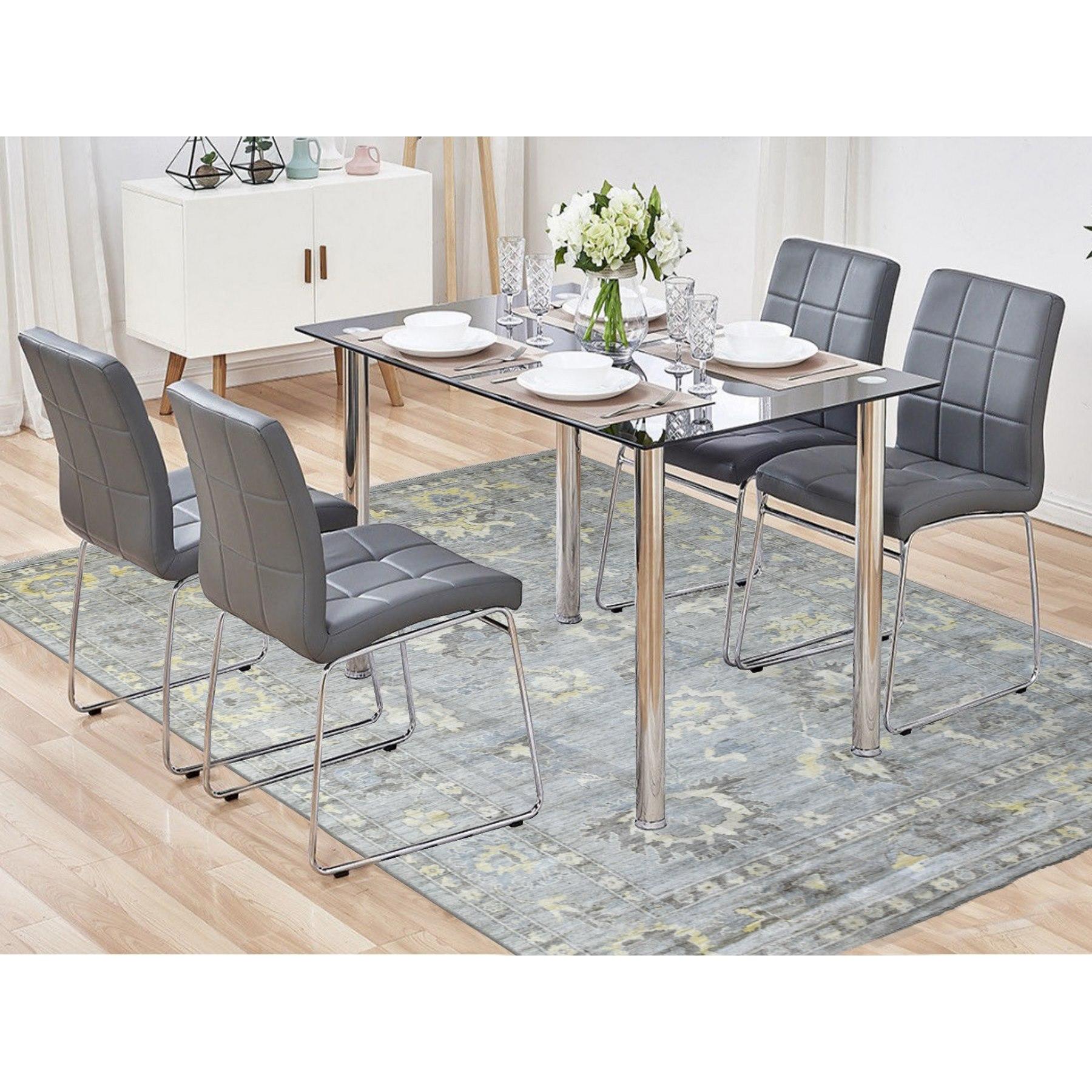Il s'agit d'un véritable tapis d'Orient noué à la main, gris, Afghan Angora Ushak avec motif floral et laine douce. Il a été noué pendant des mois et des mois selon des techniques de tissage séculaires par des artisans experts.
Matières premières :
