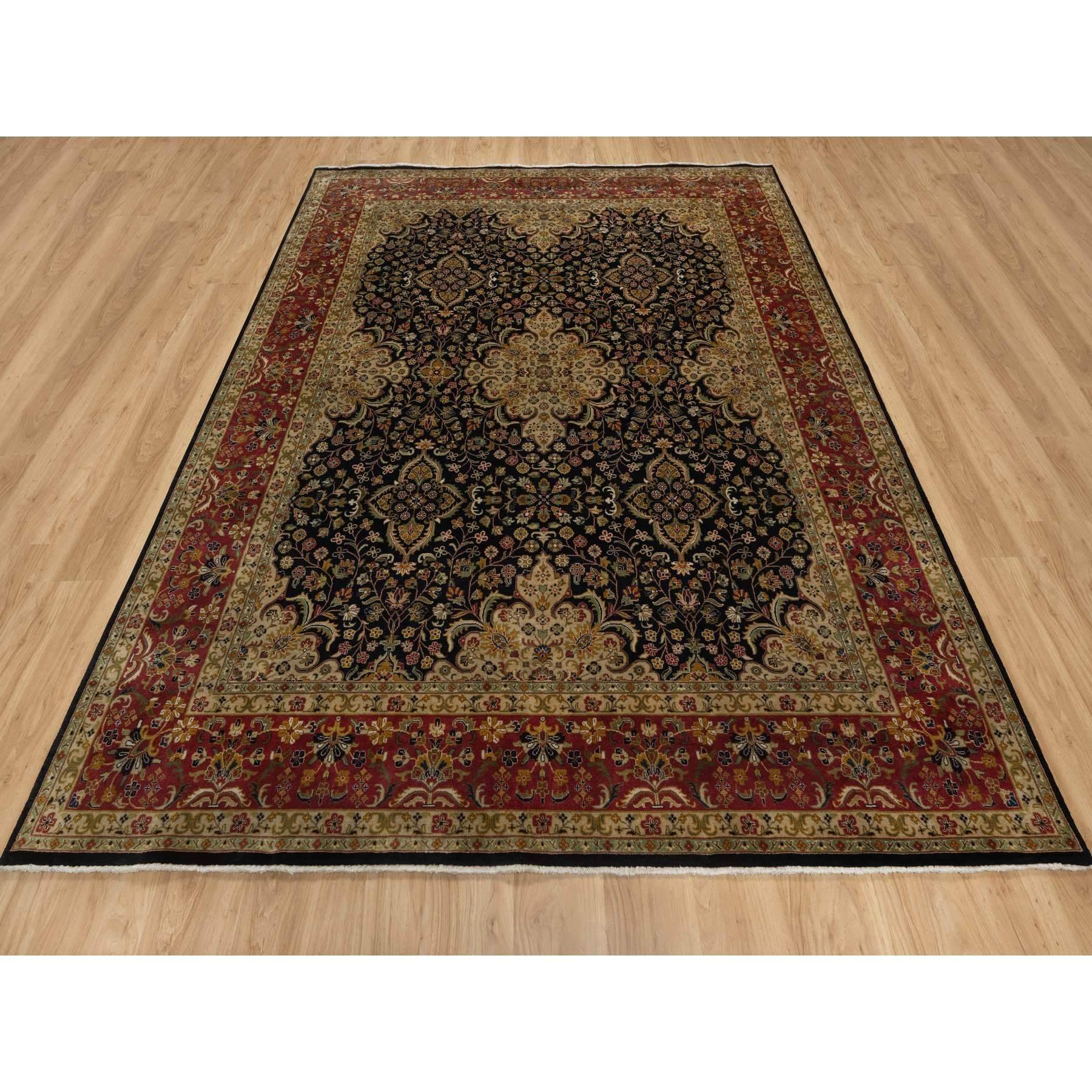 Negro Azabache, Anudada a Mano, Intrincado Renacimiento Kashan, Lana de Nueva Zelanda Hilada a Mano, 300 KPSI, Alfombra Oriental
Materiales primarios: Lana
Látex: Sin pelo 
altura: 0,25 Pulgadas
Estilo: Tradicional
Color principal: Negro
Colores