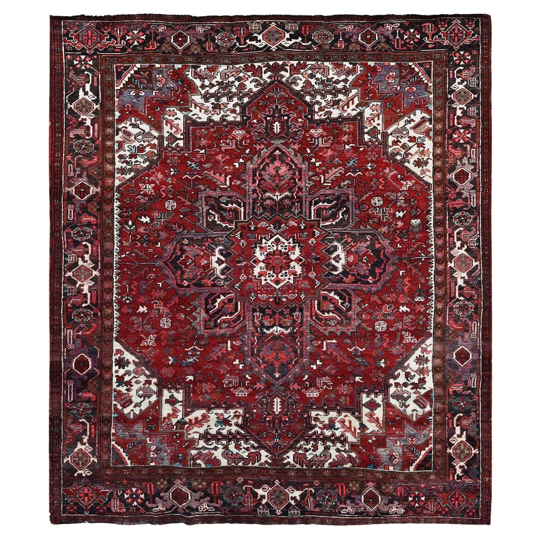 8'x9'2" Rouge Vintage Persan Heriz avec design en médaillon Tapis de laine noué à la main