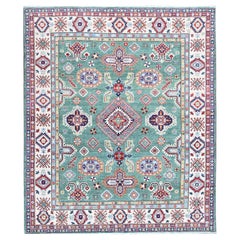 8'x9'7" Mintgrüner Kazak mit geometrischem Muster, handgeknüpfter orientalischer Wollteppich