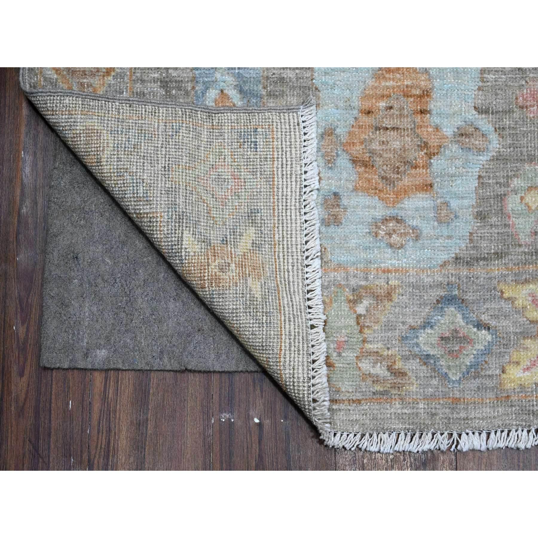 Annodato a mano Tappeto orientale Anvil Gray Extra Soft Wool Weft Afghan Angora Oushak in vendita