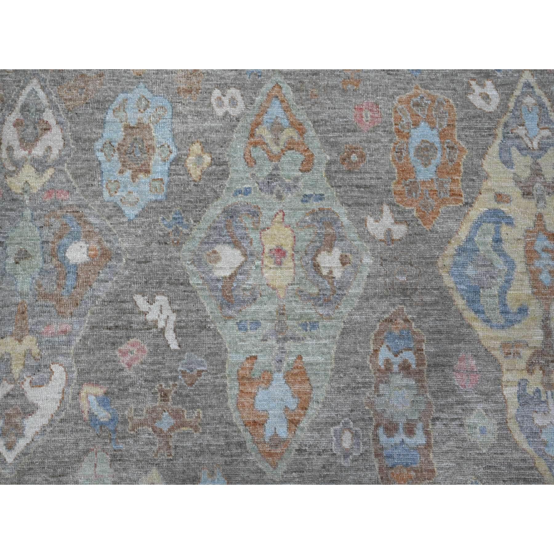 Tappeto orientale Anvil Gray Extra Soft Wool Weft Afghan Angora Oushak in vendita 1