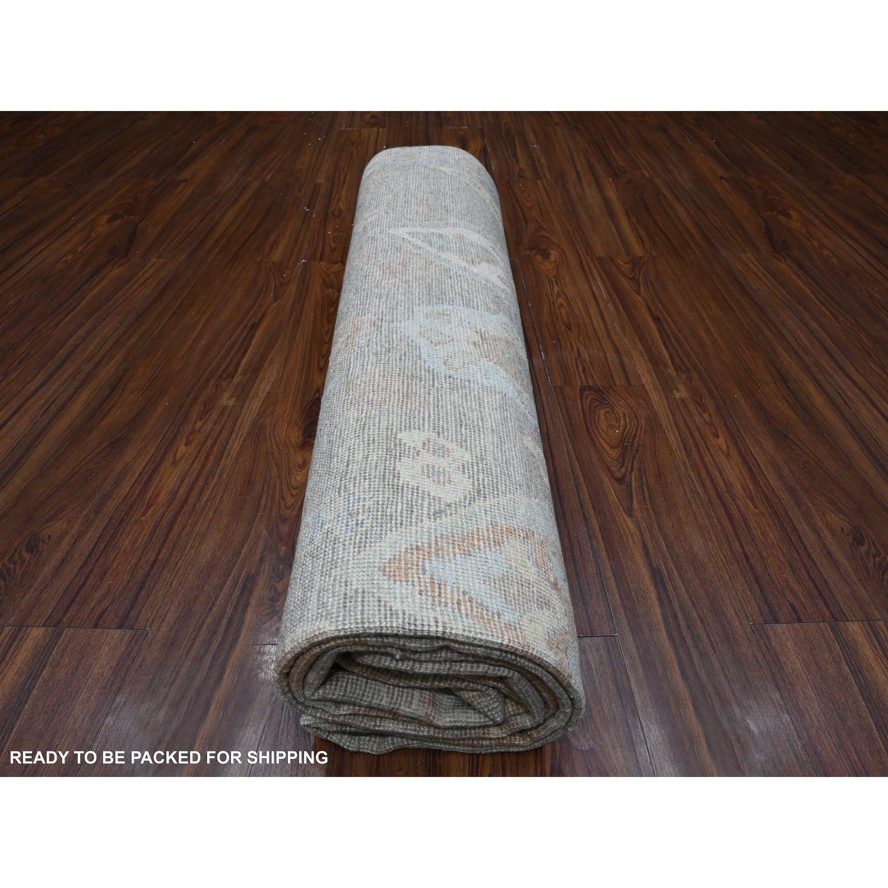 Tappeto orientale Anvil Gray Extra Soft Wool Weft Afghan Angora Oushak in vendita 2