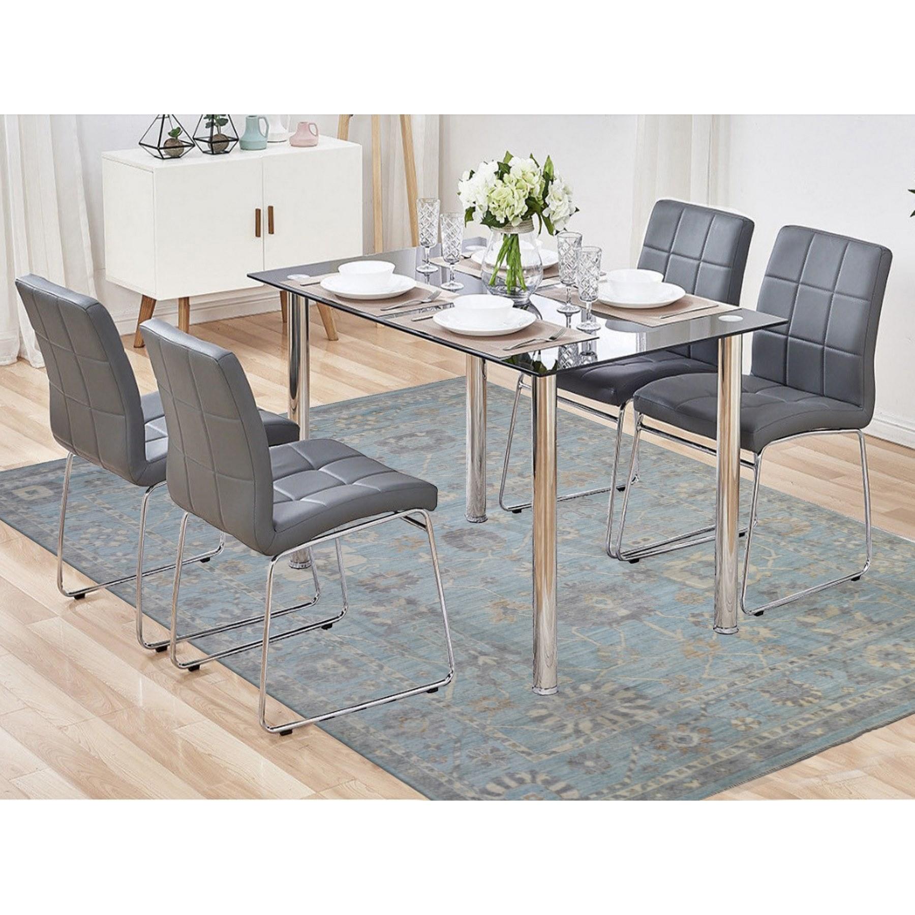 Il s'agit d'un véritable tapis d'Orient bleu clair, en laine douce et veloutée, noué à la main, Afghan Angora Oushak avec Branch Design/One, teintures naturelles. Il a été noué pendant des mois et des mois dans le cadre d'un tissage artisanal