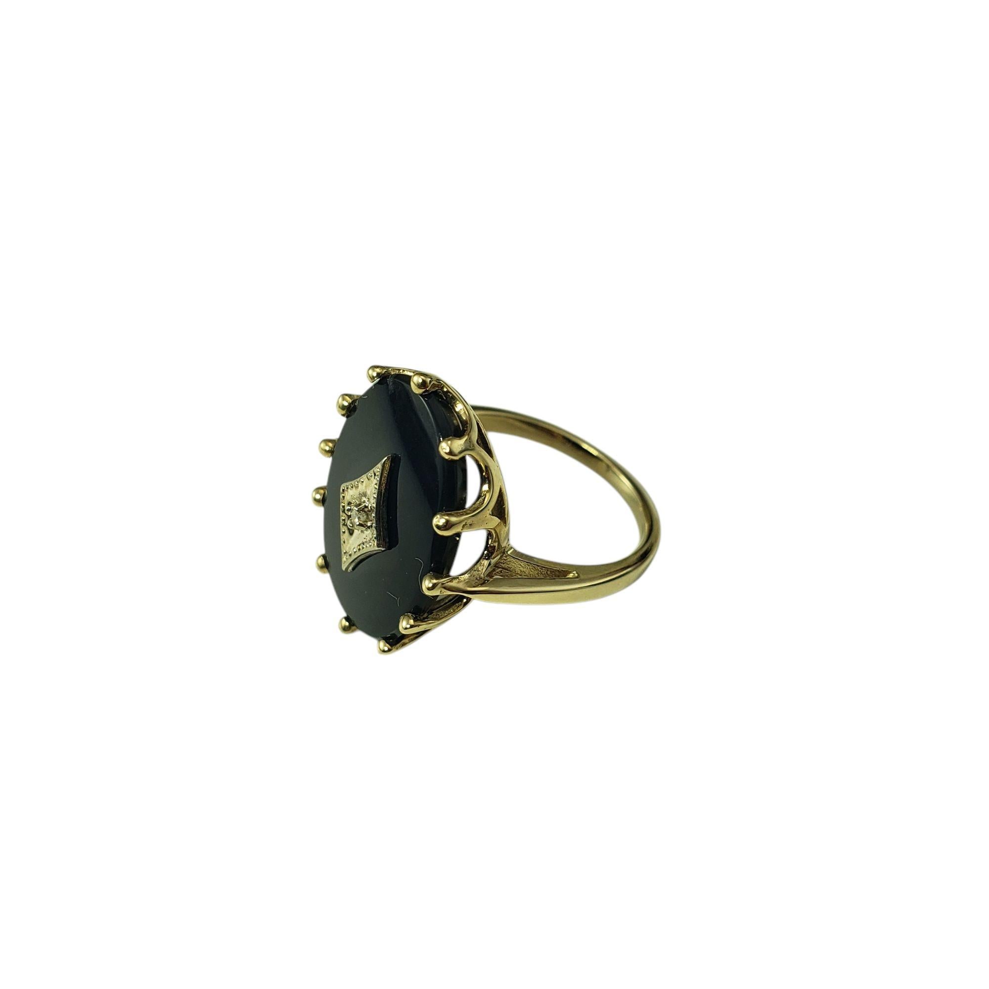 9 - 10 Karat Yellow Gold Onyx and Diamond Ring Size 5.5 #21436 In Good Condition For Sale In Washington Depot, CT
