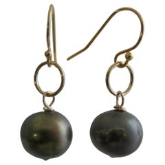 Pendants d'oreilles en or remplis de perles d'eau douce de culture verte olive de 9-10 mm
