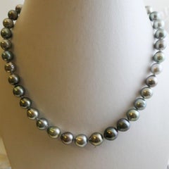 Collier de perles de Tahiti de 9-11mm avec fermoir en or blanc 14kt - 18 pouces de longueur