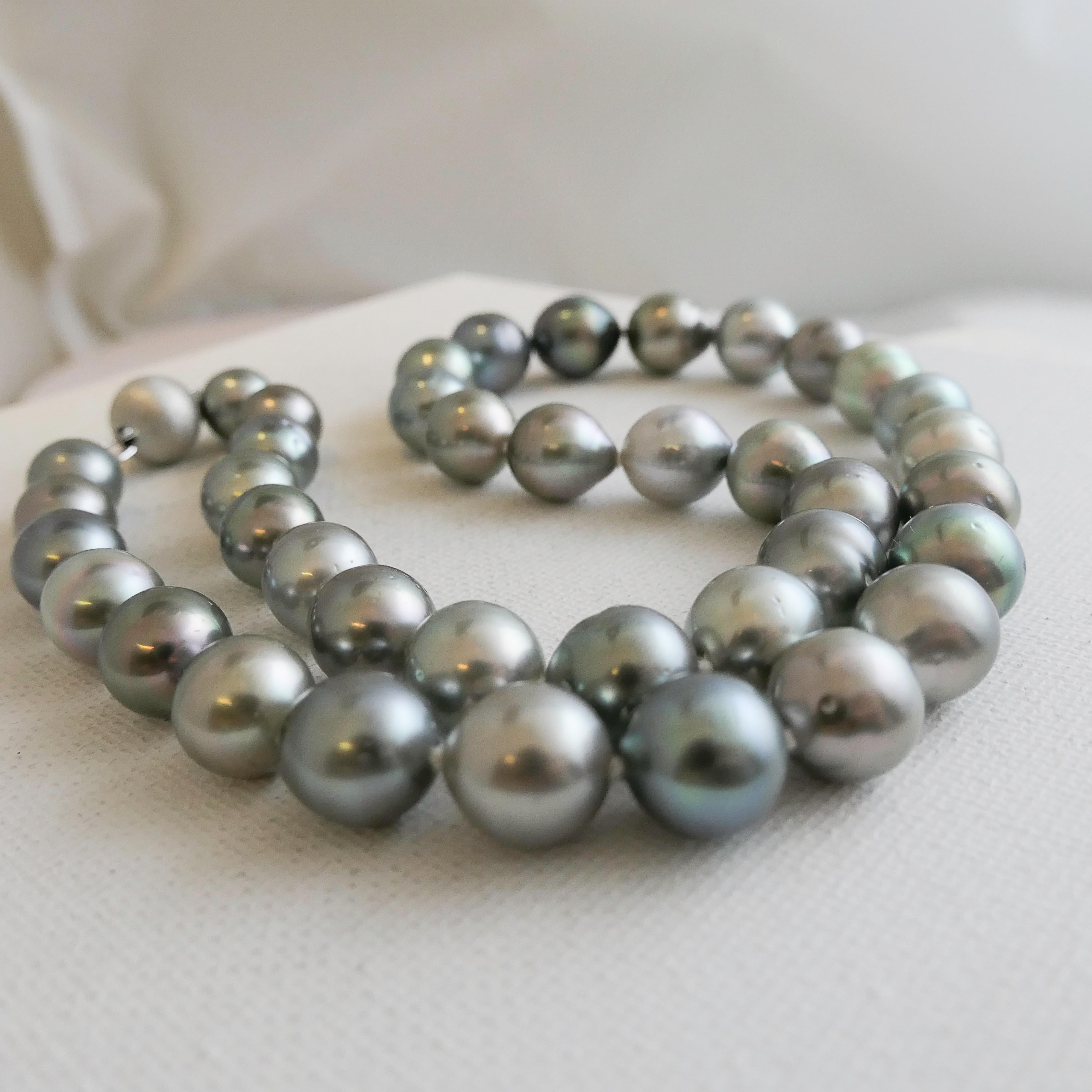 Collana di perle di Tahiti da 9-11 mm con chiusura in oro bianco 14kt - Lunghezza 18 pollici in vendita 1