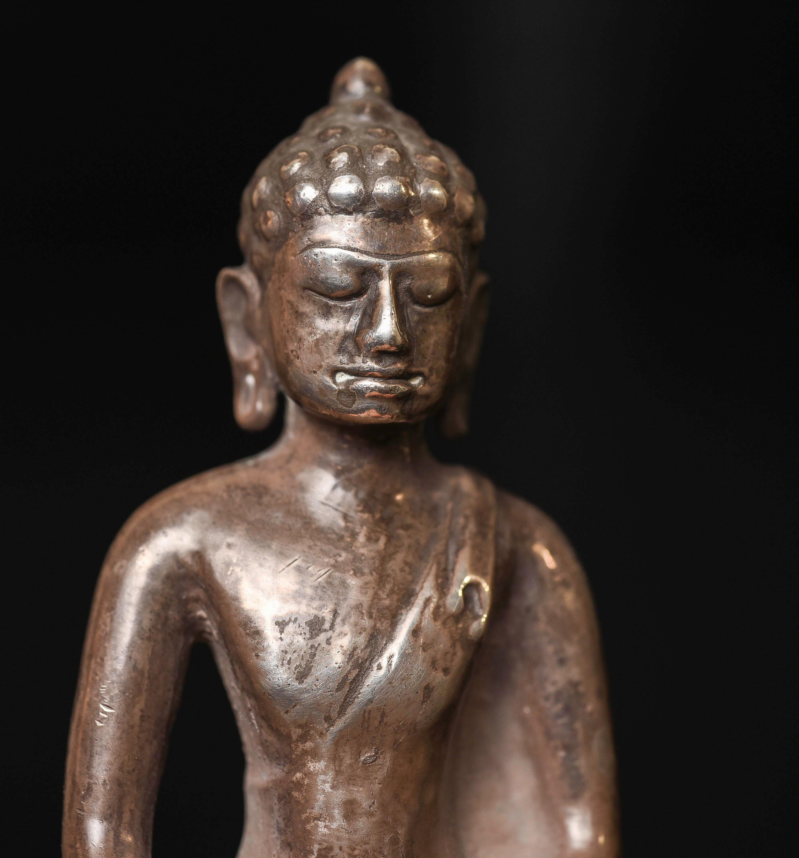 9-11thC .  (possibly solid) silver Dvarati Buddha, probably from Thailand For Sale 6