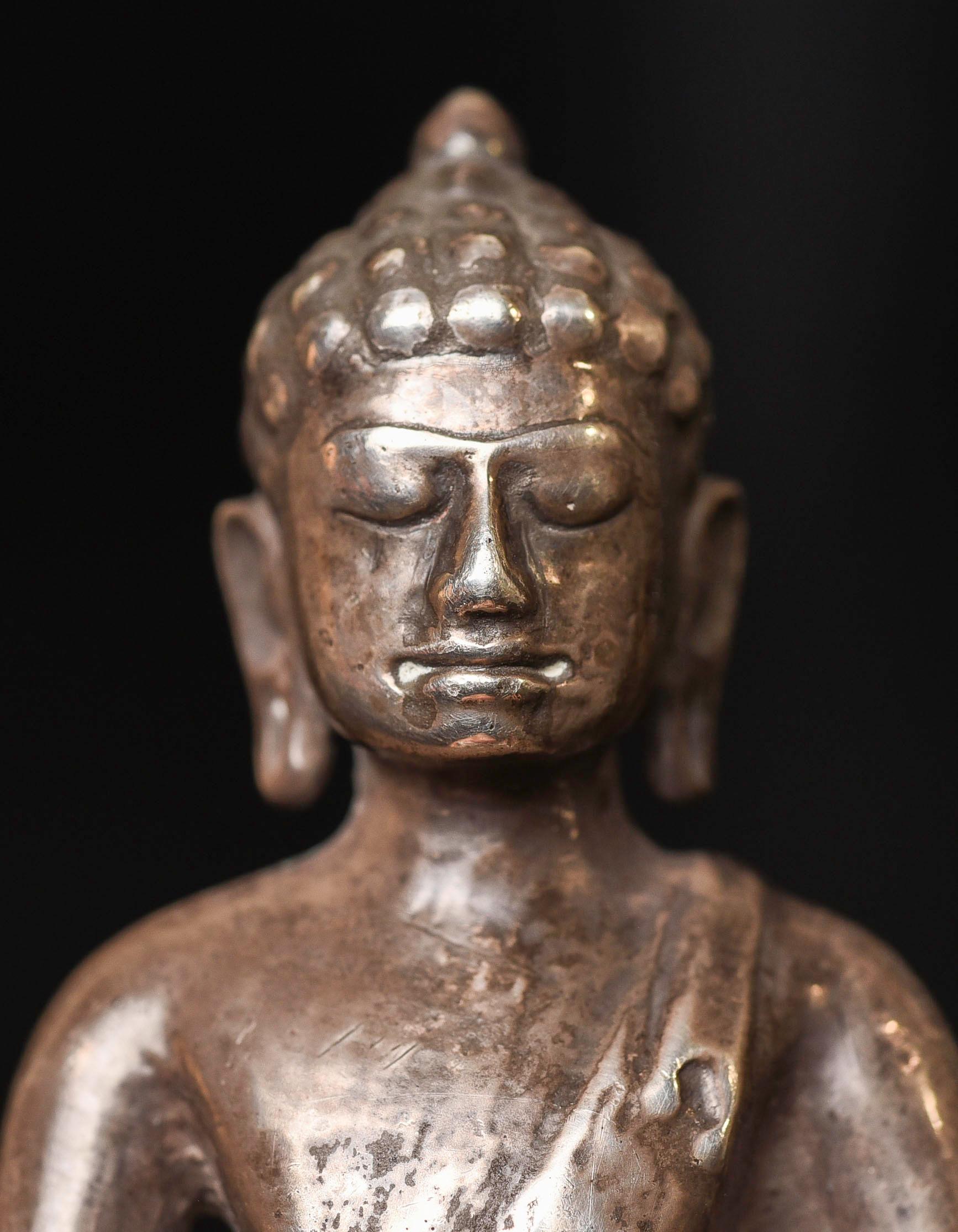 9-11thC .  (possibly solid) silver Dvarati Buddha, probably from Thailand For Sale 7