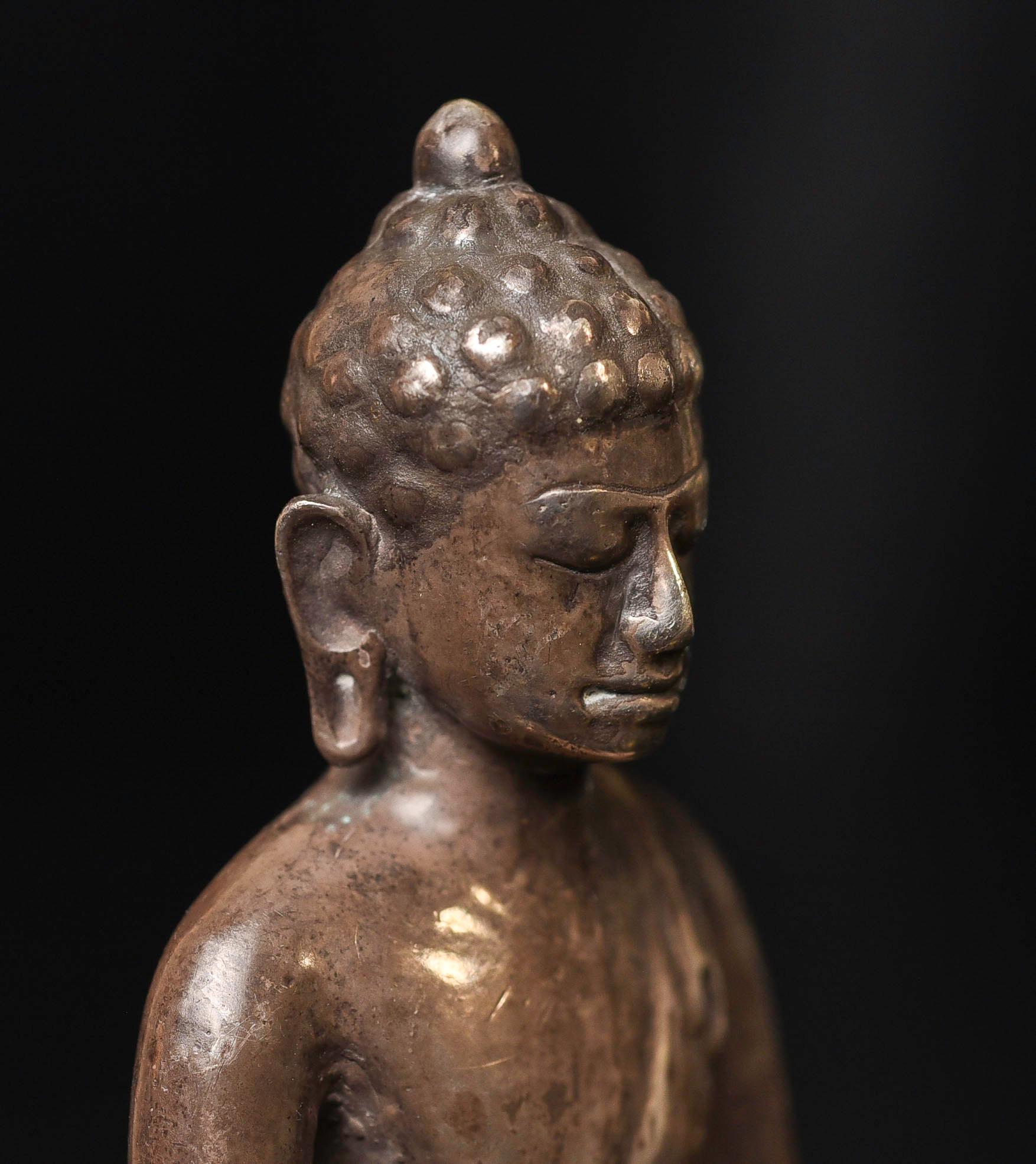 9-11thC .  (possibly solid) silver Dvarati Buddha, probably from Thailand For Sale 1