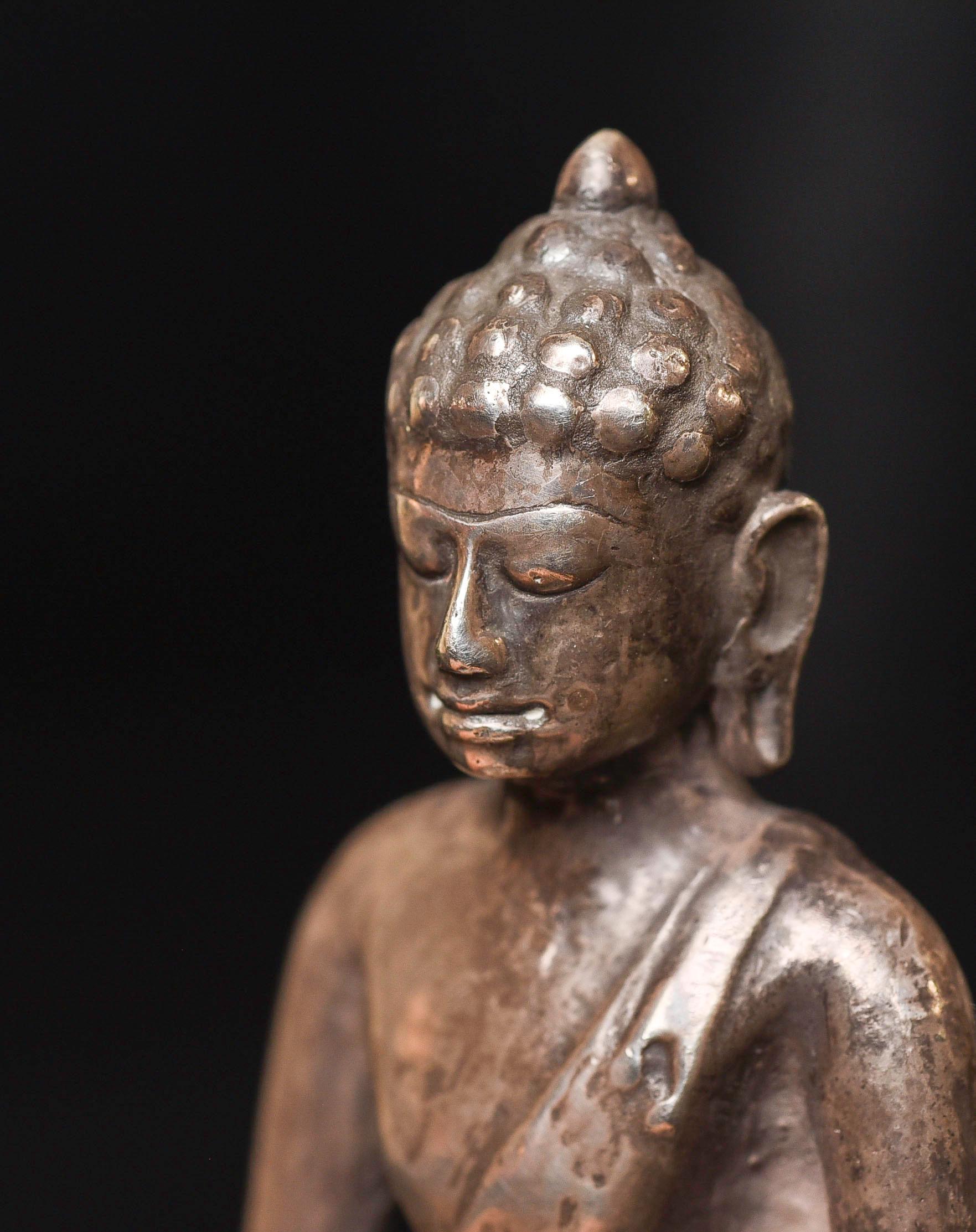 9-11thC .  (possibly solid) silver Dvarati Buddha, probably from Thailand For Sale 2
