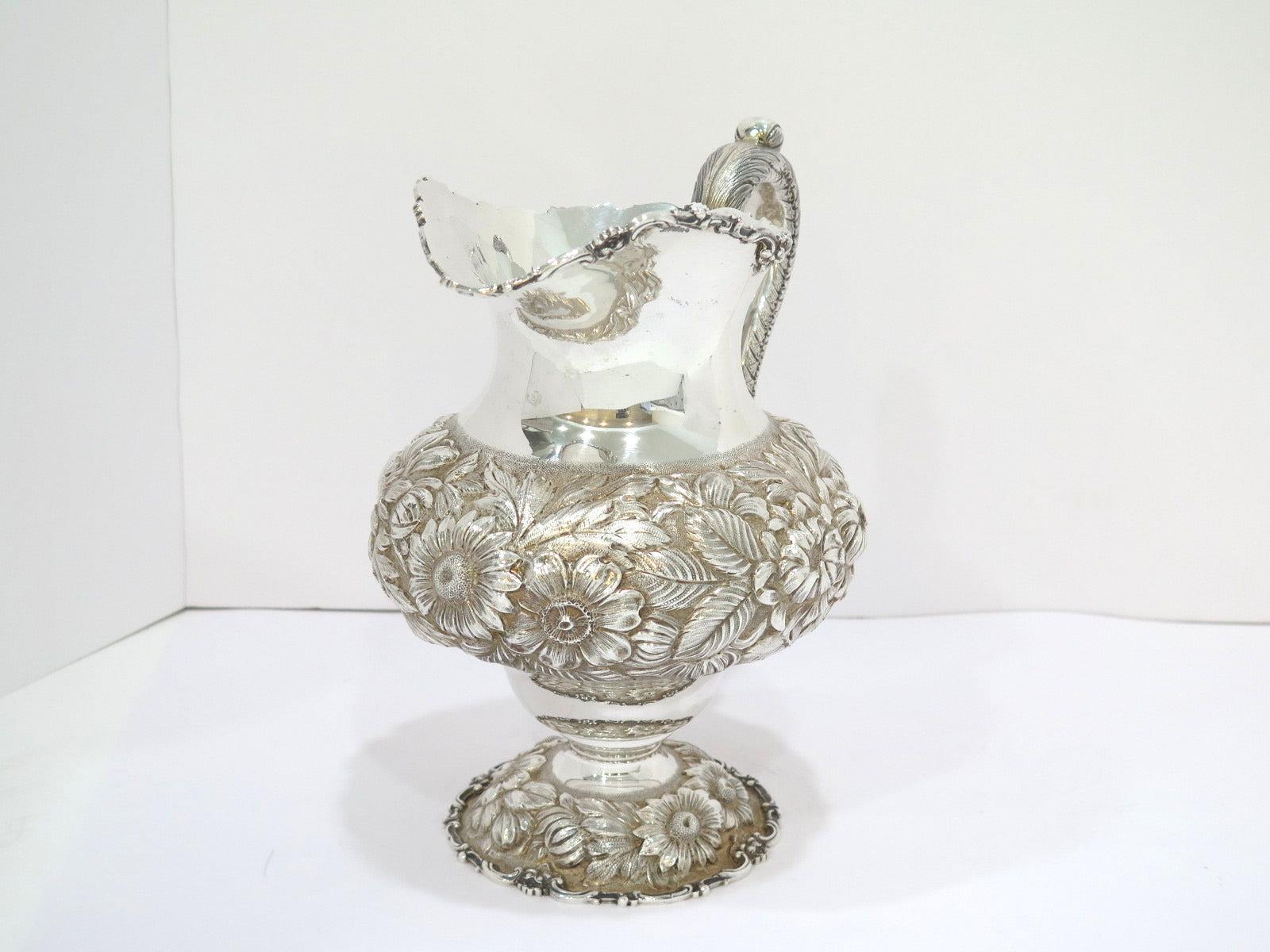 9 7/8 in - Sterling Silver Stieff Vintage Hand Chased Floral Repousse Pitcher In Good Condition For Sale In Brooklyn, NY