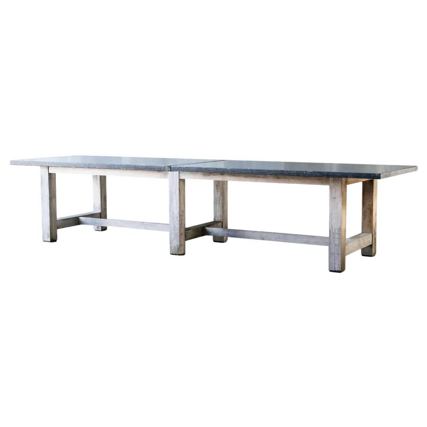 XXIe siècle et contemporain Table de salle à manger à 4 pieds en chêne belge massif et pierre bleue 9'-8