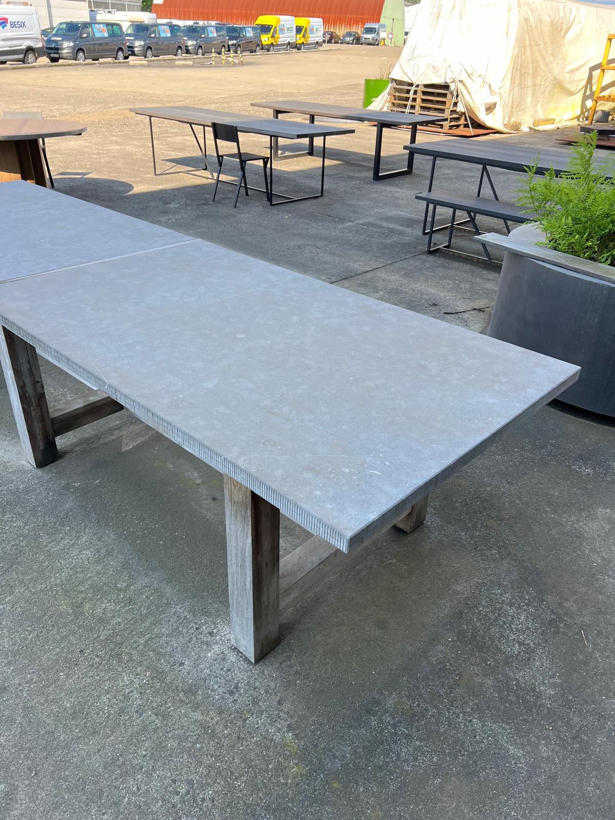 Table de salle à manger à 4 pieds en chêne belge massif et pierre bleue 9'-8