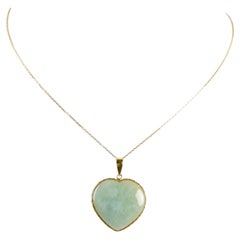 9 and 18 carat yellow gold necklace with an 8 carat heart-cut jade pendant 