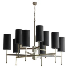 Lustre à 9 branches en or avec abat-jour en soie gris bouleau par Tigermoth Lights