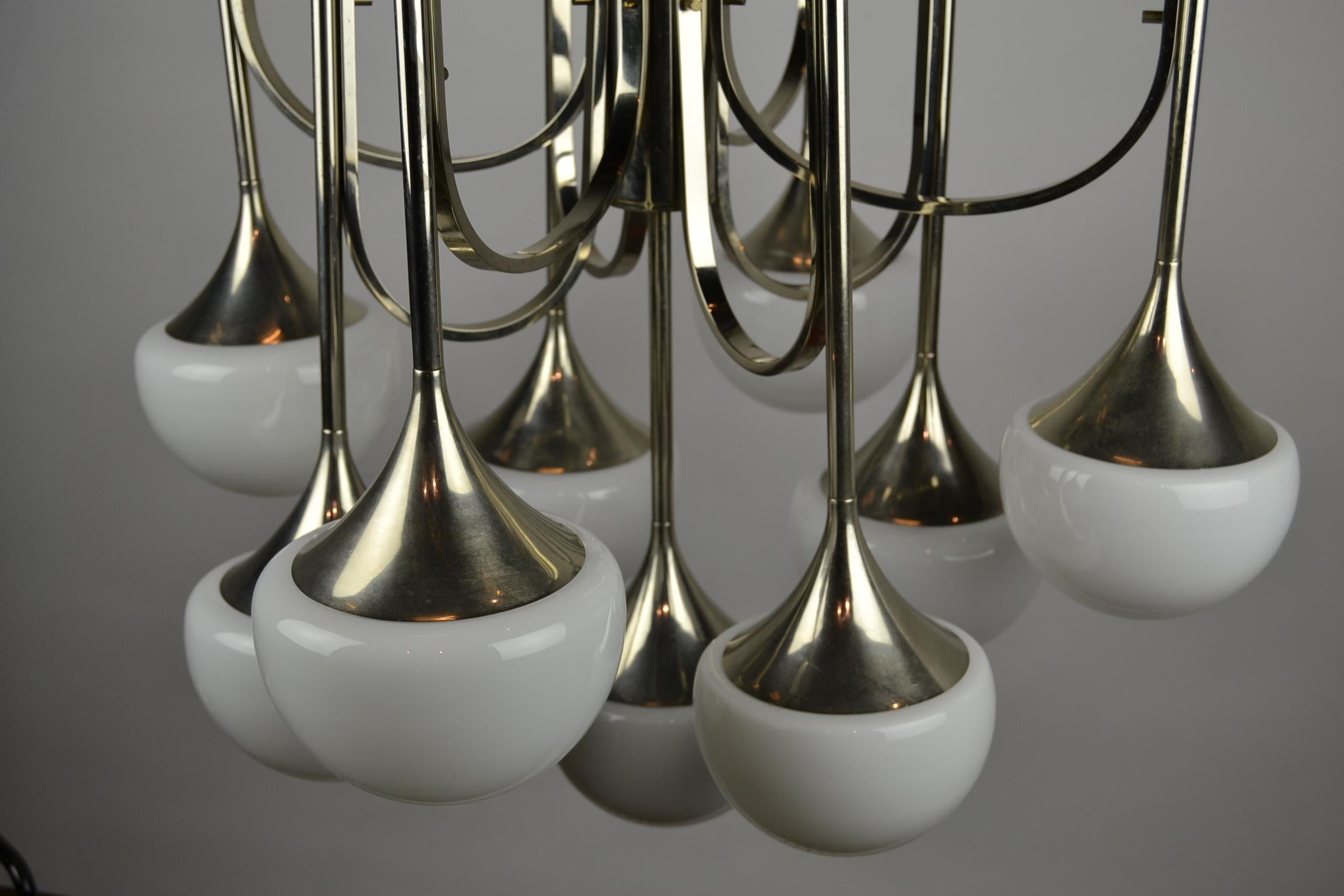 Goffredo Reggiani 9 Armed Trumpet Chandelier, Italy, 1970s, Chrome and Opaline 4