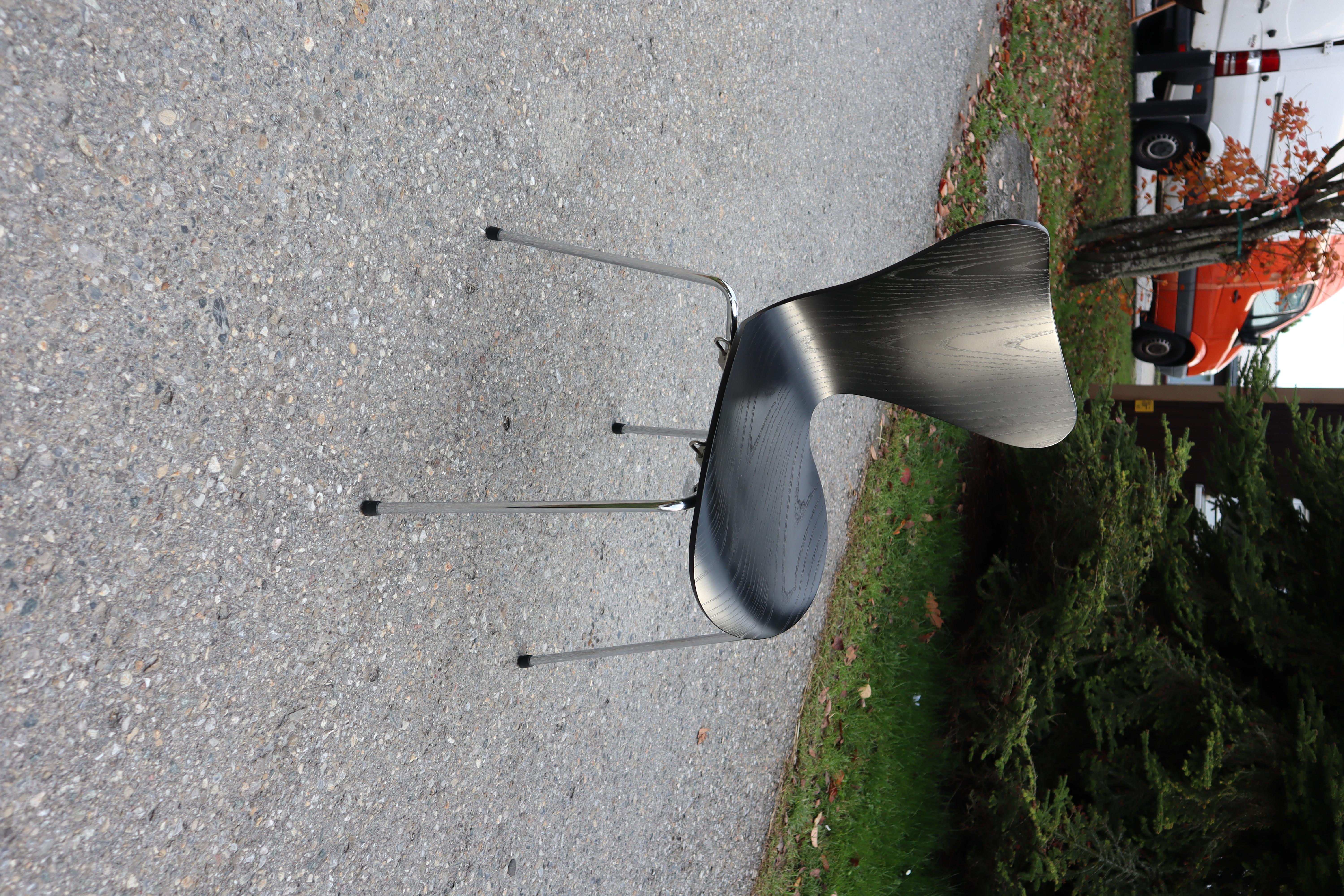 9 Arne Jacobsen Series 7 Chair for Fritz Hansen in Ebonized Ash 4