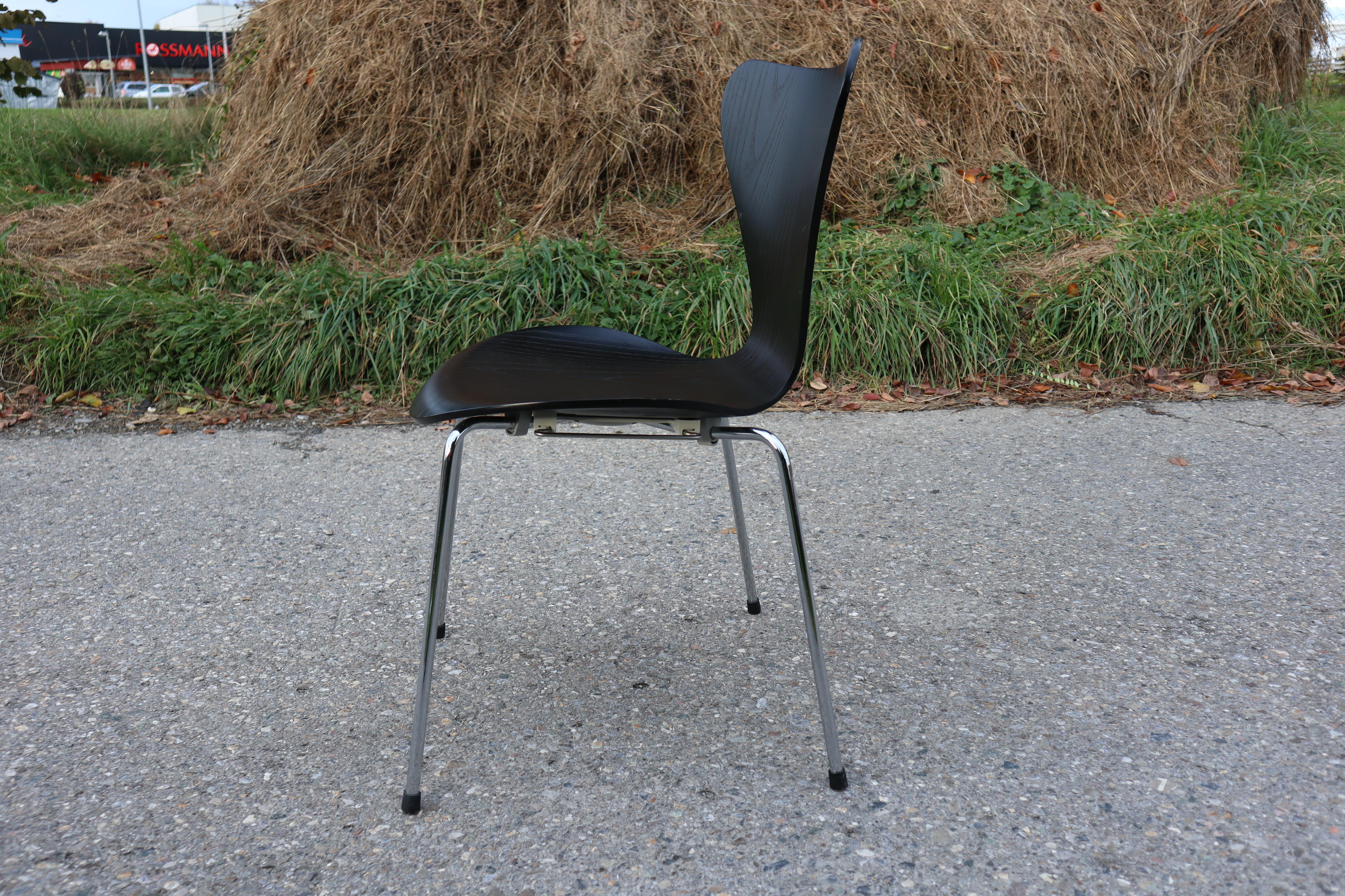 Danish 9 Arne Jacobsen Series 7 Chair for Fritz Hansen in Ebonized Ash